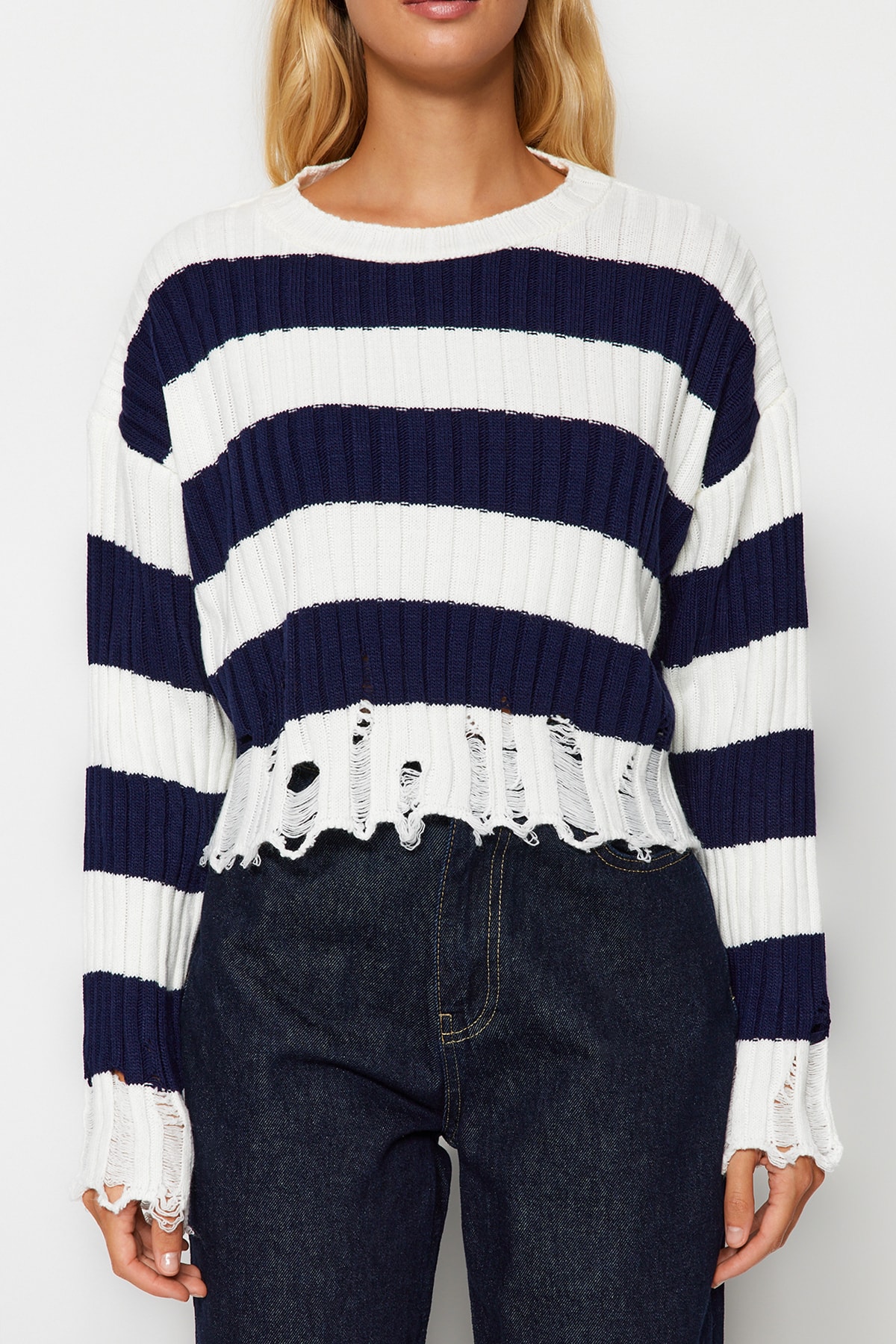 Trendyol Collection Светр в широку смужку екрю Светр в широку смужку Светр в широку смужку TWOAW24KZ00905