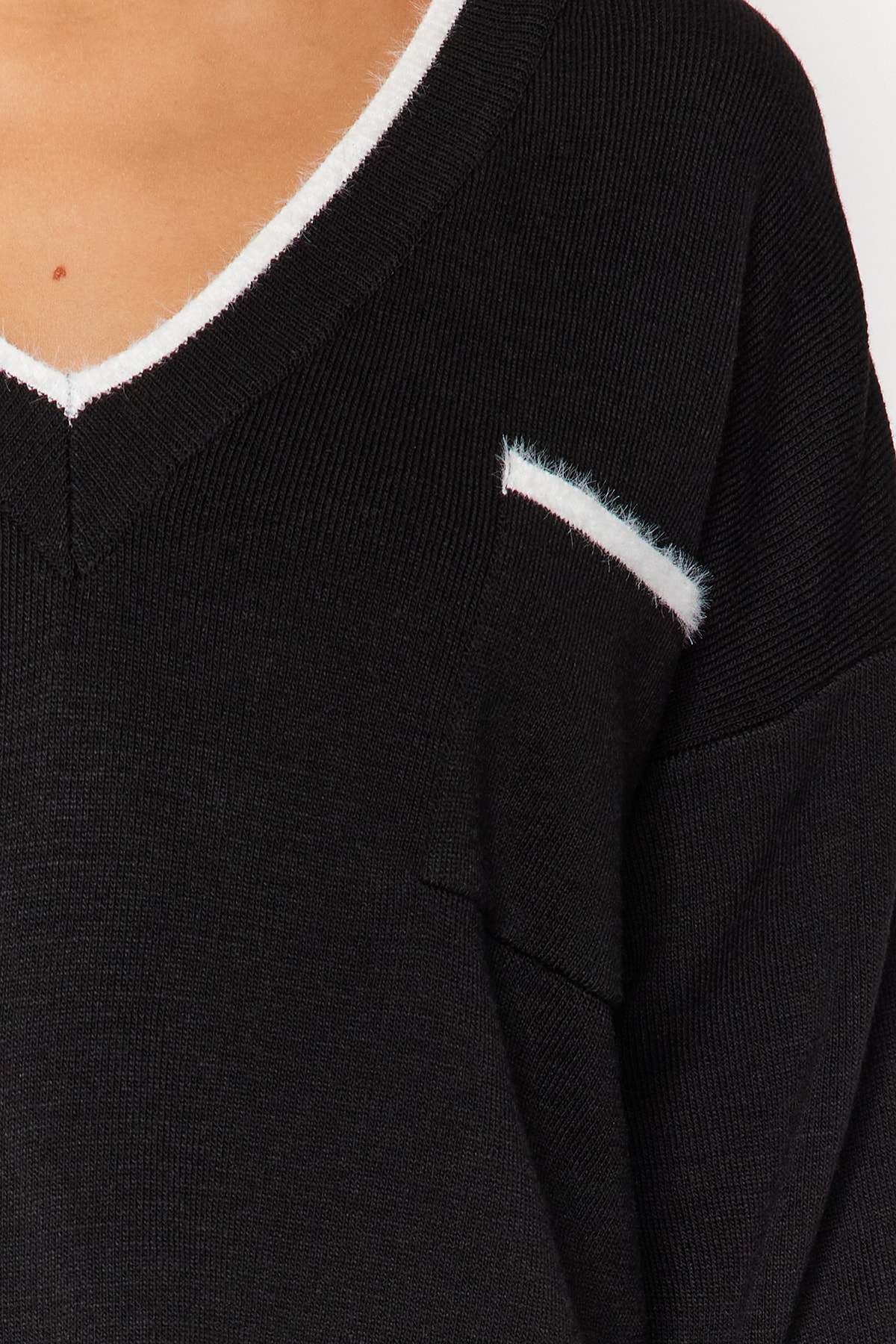 Trendyol Collection Czarny szeroki wzór dzianiny z puszystą włóczką góra-dół TWOAW24AU00099