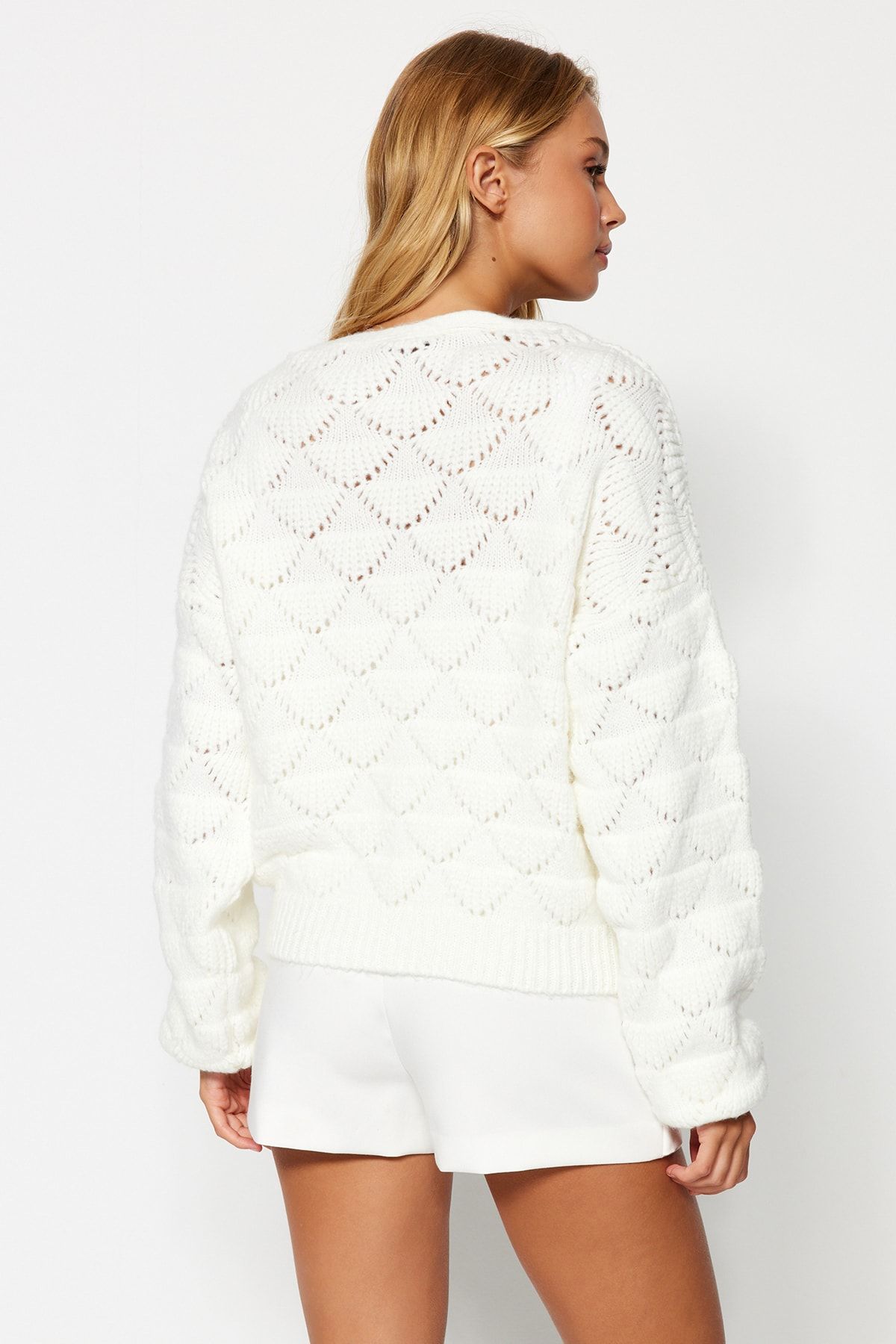 Trendyol Collection-Трикотажний кардиган з ажурною перфорацією з V-подібним вирізом TWOAW24HI00311 5