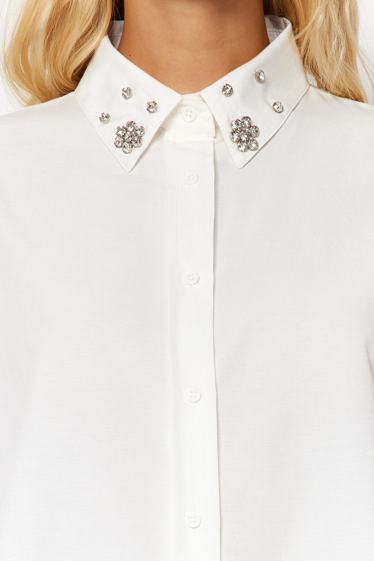 Trendyol Collection-Ecrufarbenes, gewebtes Oversize-Hemd mit Steinkragendetail TWOAW24GO00168 4