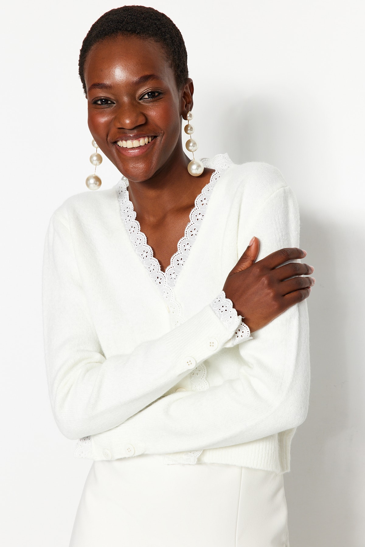 Trendyolmilla  Ekru Yumuşak Dokulu Dantel Detaylı Triko Hırka TWOAW24HI00131 - Görsel 2