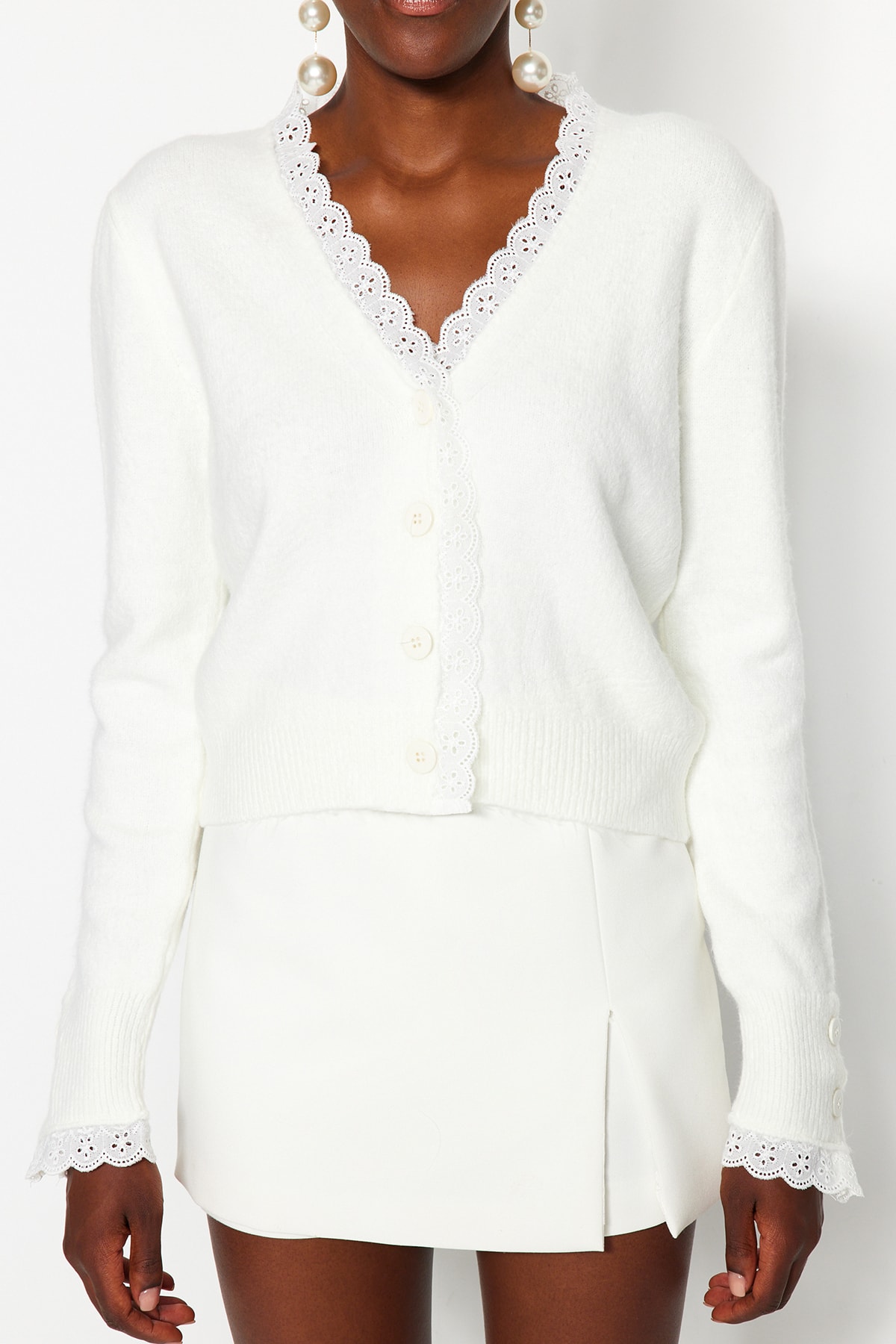 Trendyolmilla  Ekru Yumuşak Dokulu Dantel Detaylı Triko Hırka TWOAW24HI00131 - Görsel 4