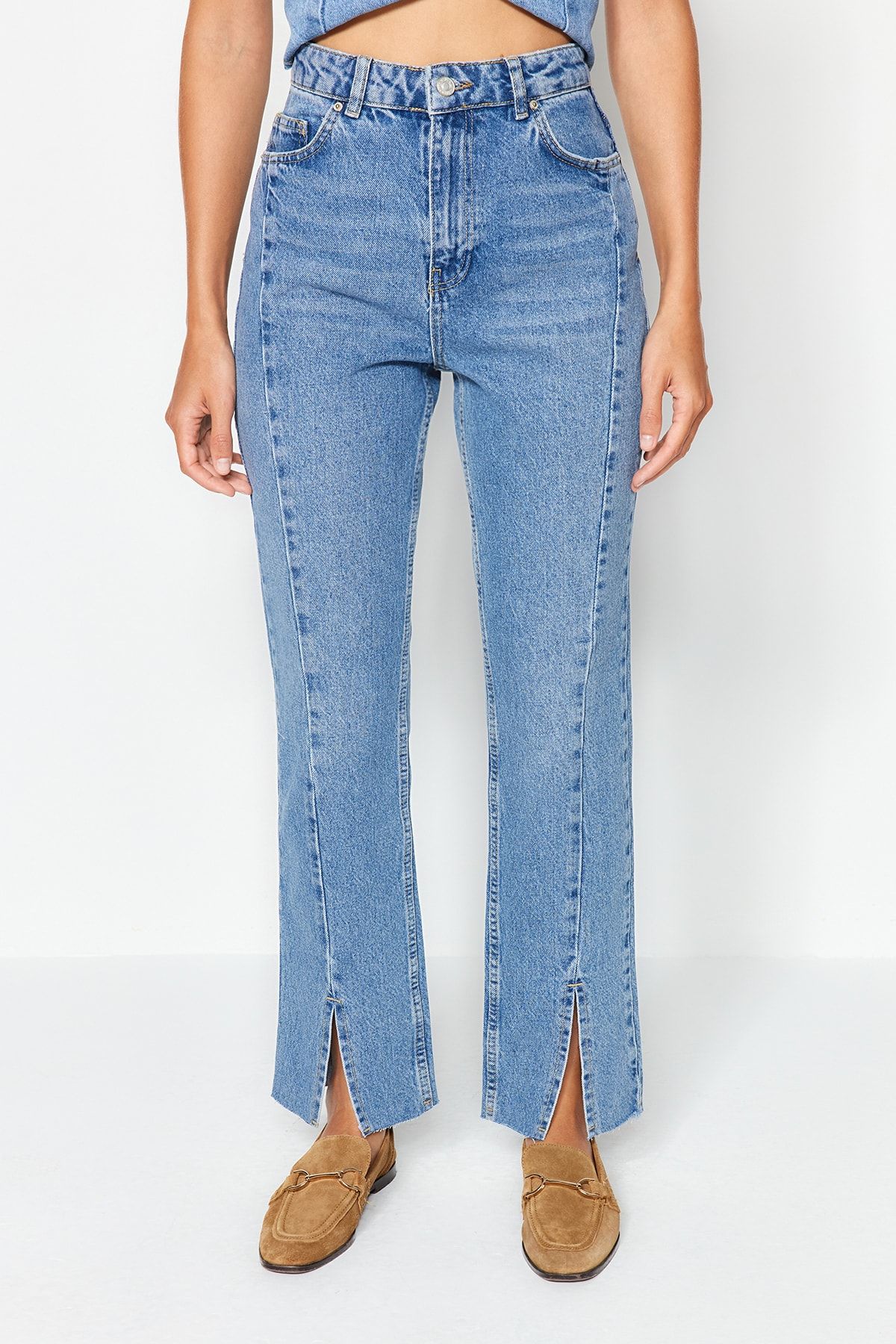 Trendyol Collection-Blaue gerade Jeans mit Schlitz und hoher Taille und Ziernähten TWOAW23JE00099 5