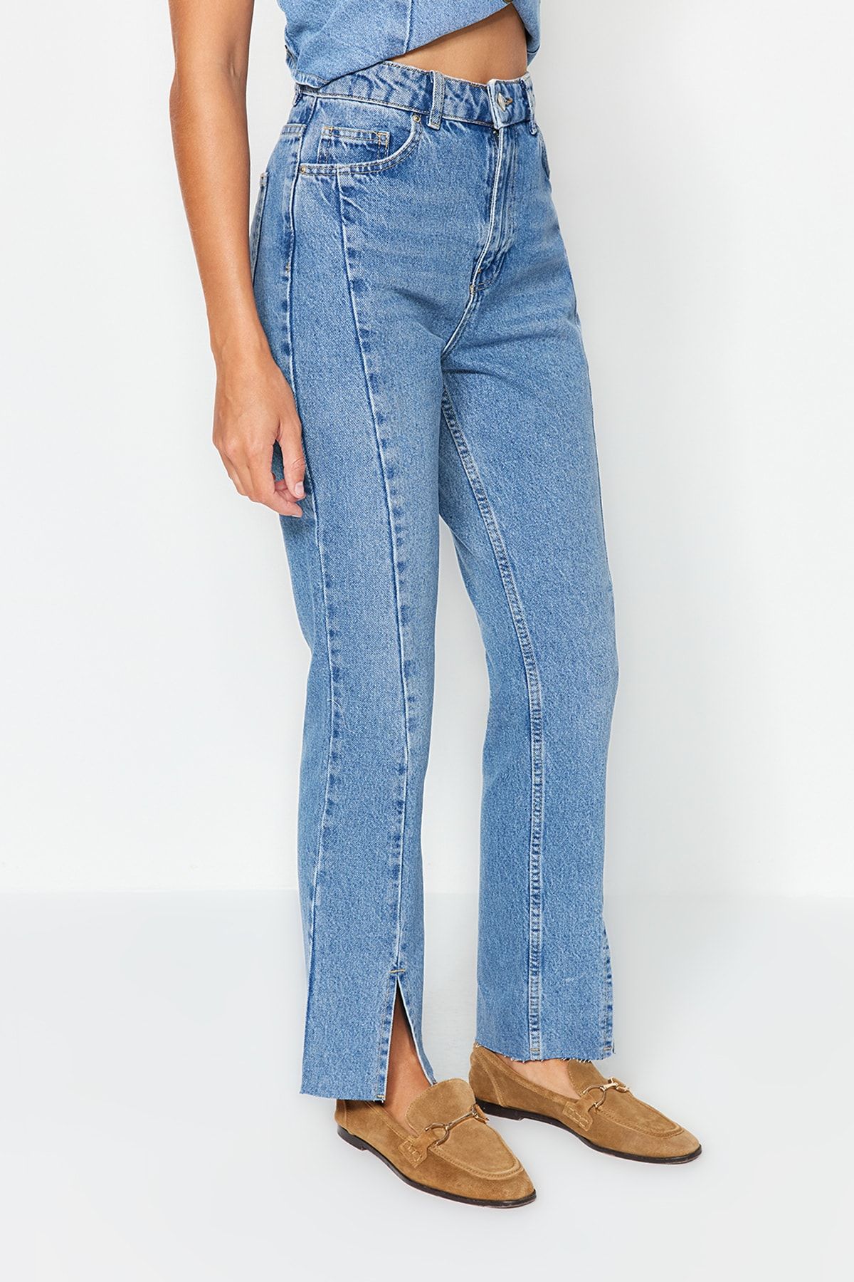 Trendyol Collection-Blaue gerade Jeans mit Schlitz und hoher Taille und Ziernähten TWOAW23JE00099 6