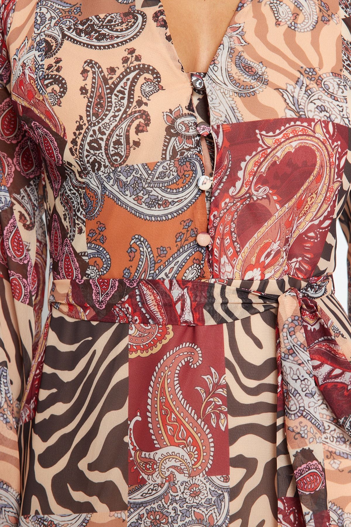 Trendyol Collection-Mehrfarbiger Rock mit ethnischem Muster, Gürtel, Volant, gefüttertem Midi-Gewebekleid TWOAW24EL00356 11