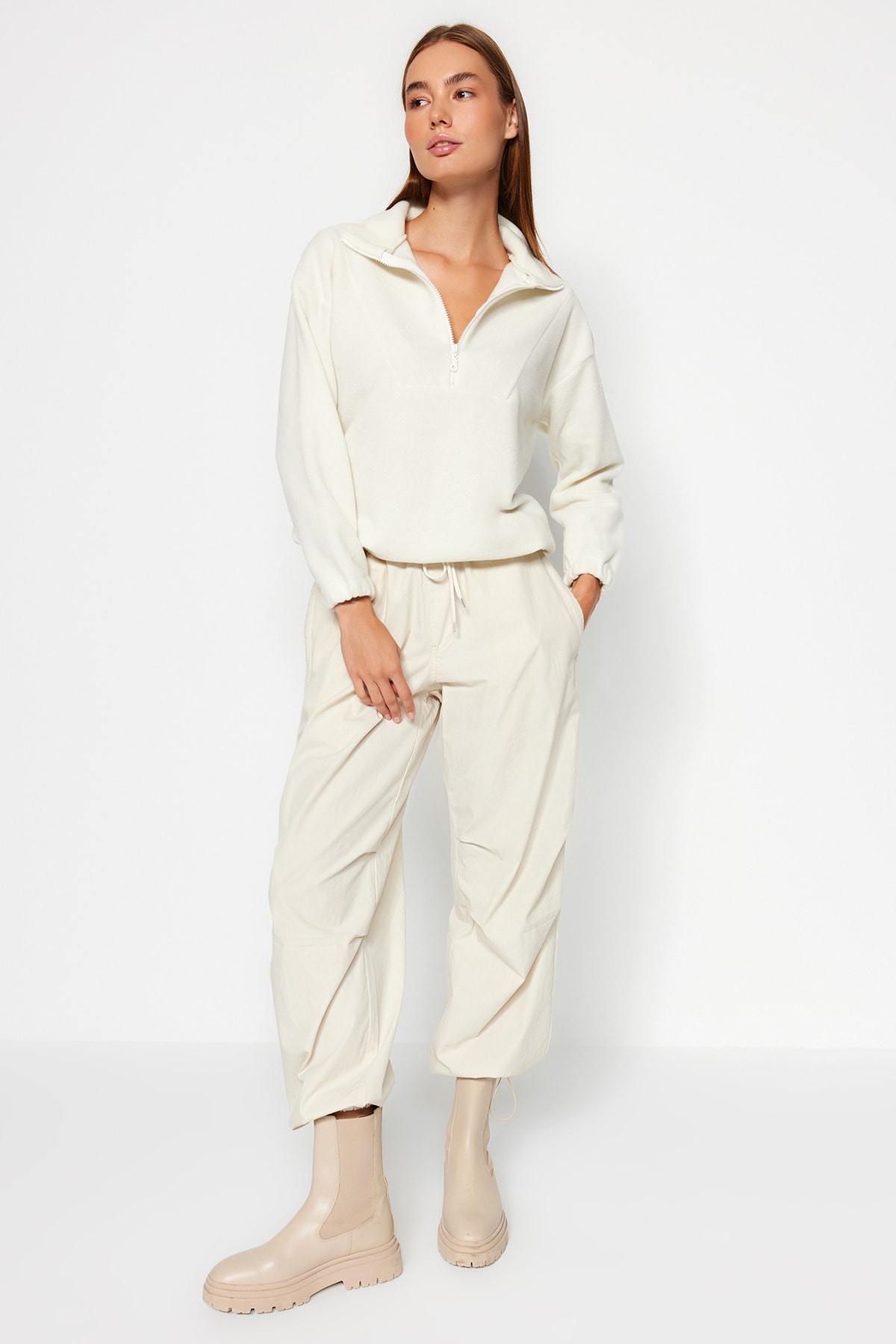 Kolekcia Trendyol Ecru zips Detailed Fleece pletená mikina TWOAW21SW0758