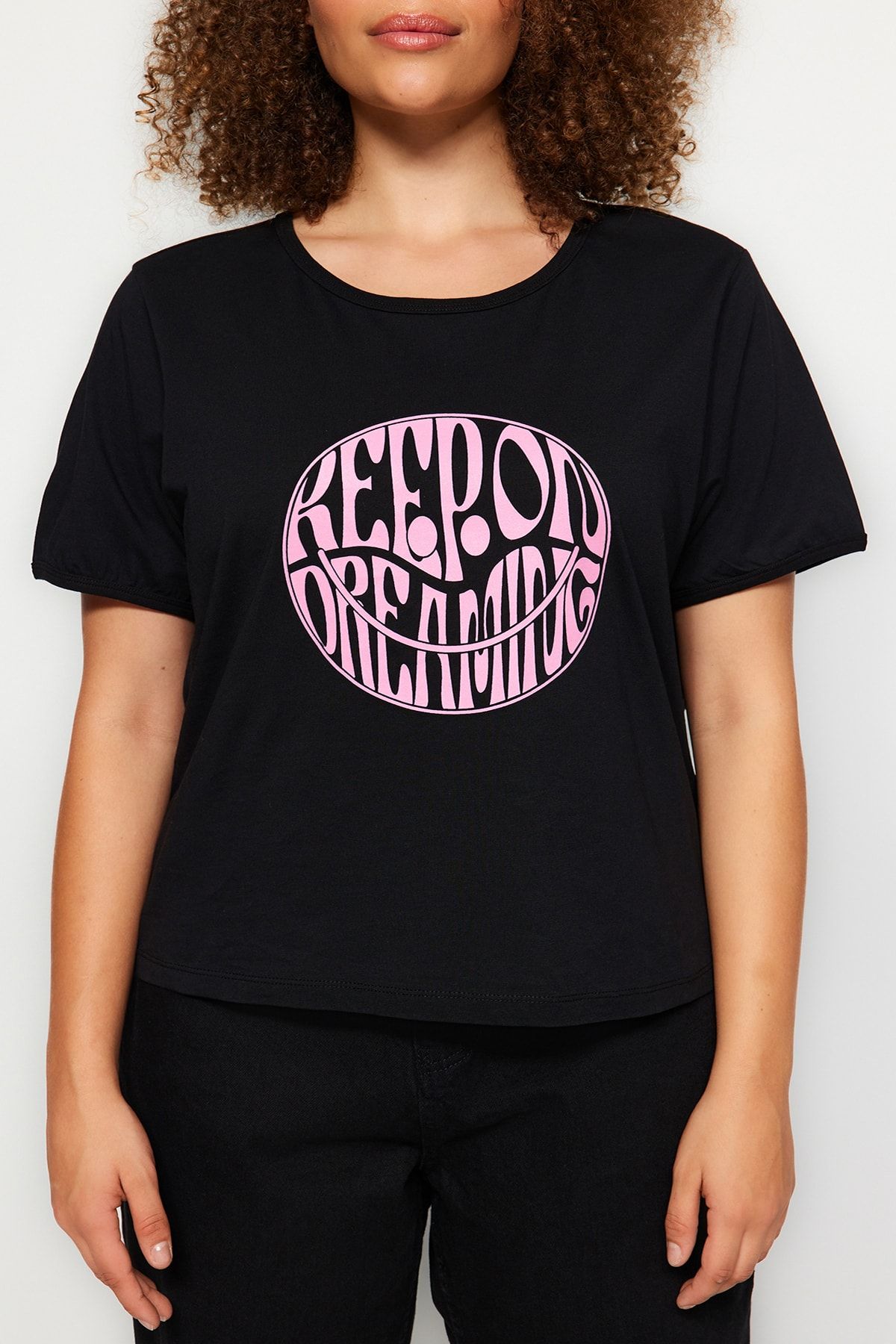 Trendyol Curve-Μπλουζάκι Plus Size Black Crop - 100% βαμβάκι, εκτύπωση συνθήματος, TBBSS23BF00069 3