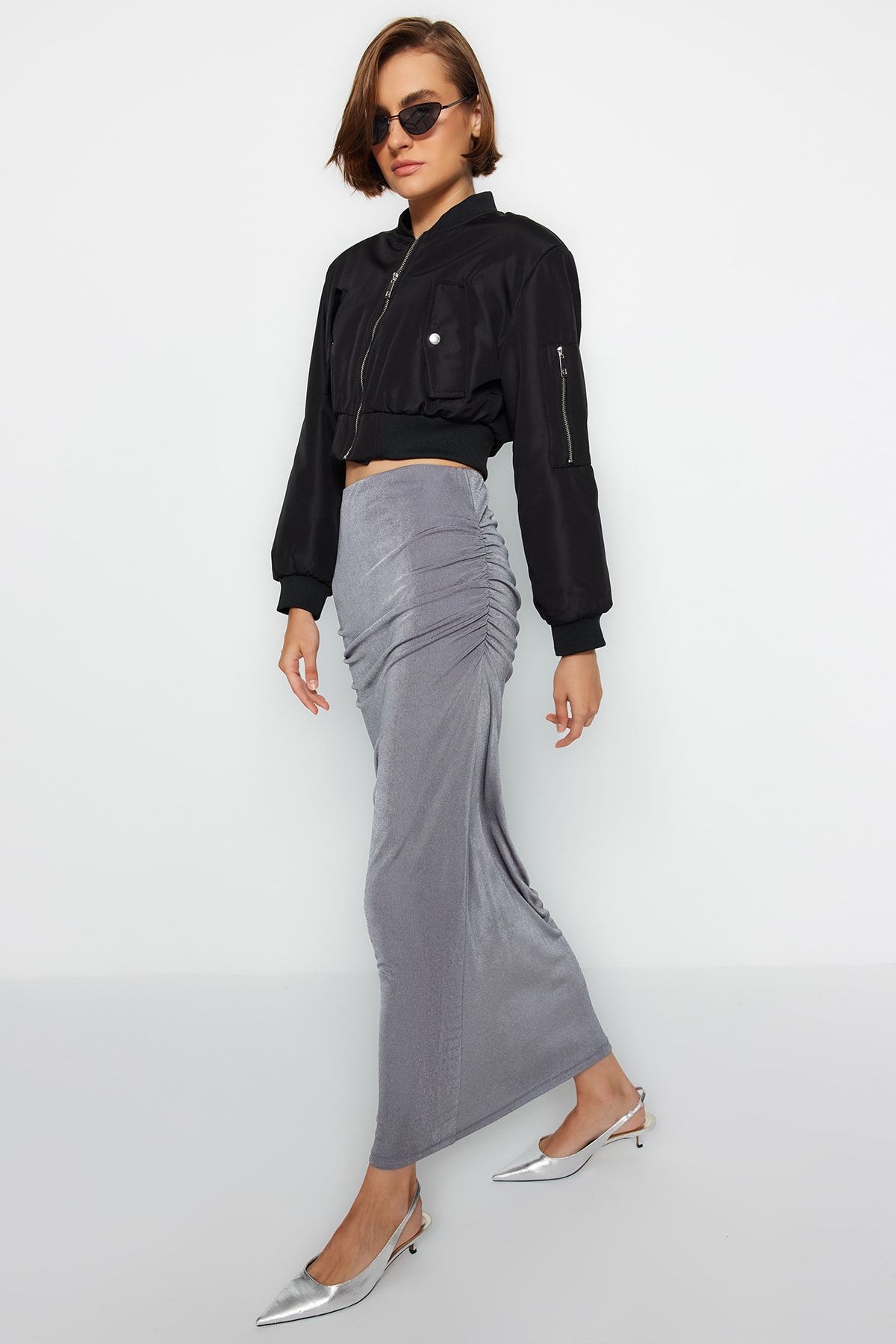 Trendyol Collection-Szara, drapowana spódnica maxi z błyszczącą powierzchnią i miękką fakturą TWOAW24ET00090 3