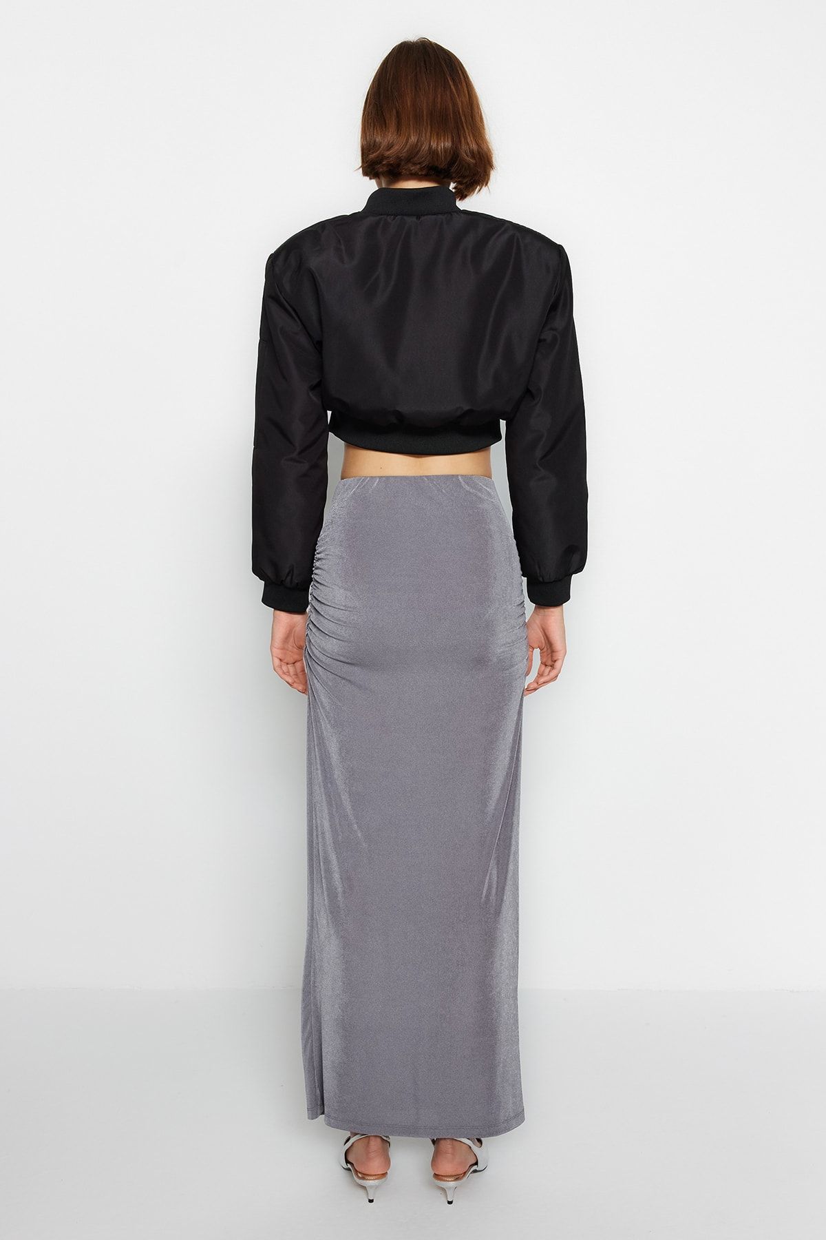 Trendyol Collection-Szara, drapowana spódnica maxi z błyszczącą powierzchnią i miękką fakturą TWOAW24ET00090 5