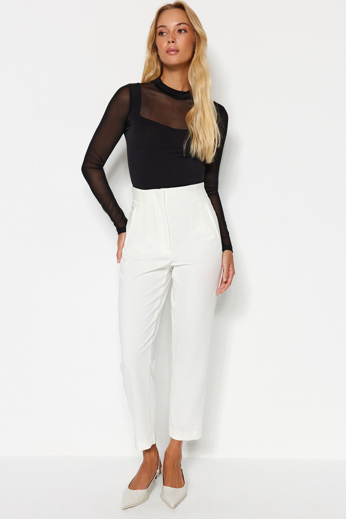 Trendyol Collection-Schwarzer schmaler, langärmliger Stretch-Strickbody mit Druckknopfverschluss und Tülldetail TWOAW24BD00049 2