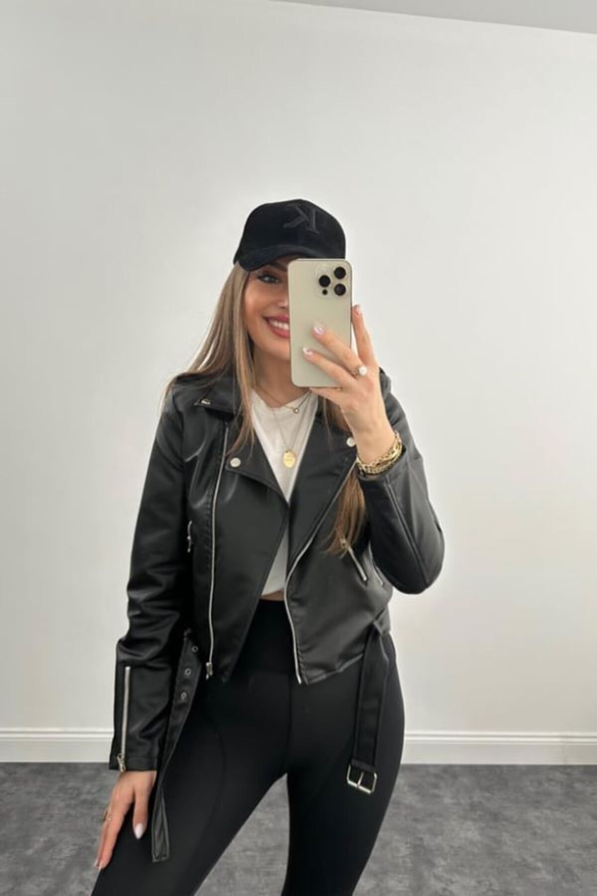 VESS MODA  Kadın Siyah Fermuar ve Kemer Detaylı Deri Ceket