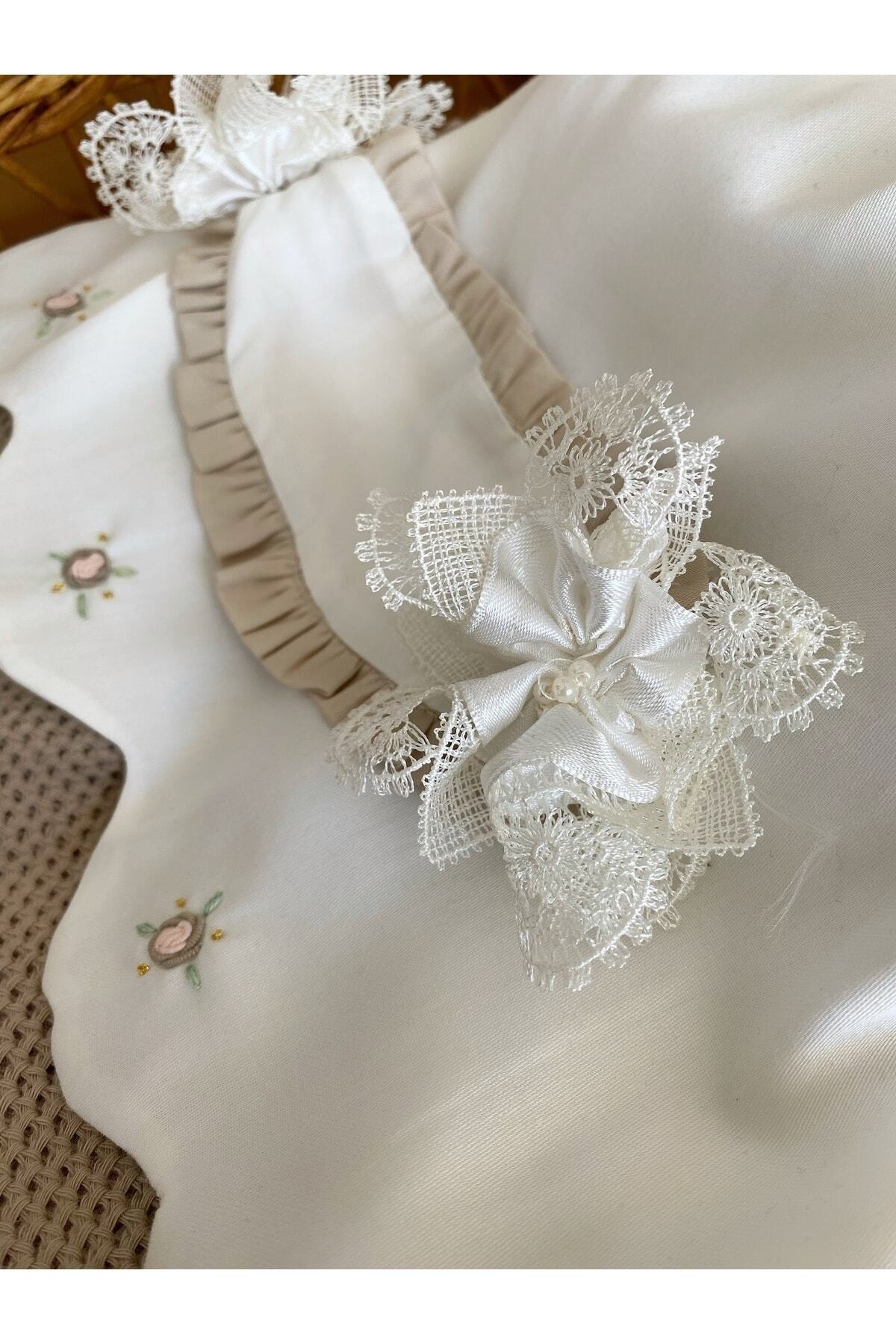 Mama Miel Baby Kız Bebek El İşlemesi Pamuk Saten Kumaştan Krem Renk Mevlit Elbisesi Bandanalı Takım fotoğrafı 5 (önizleme)