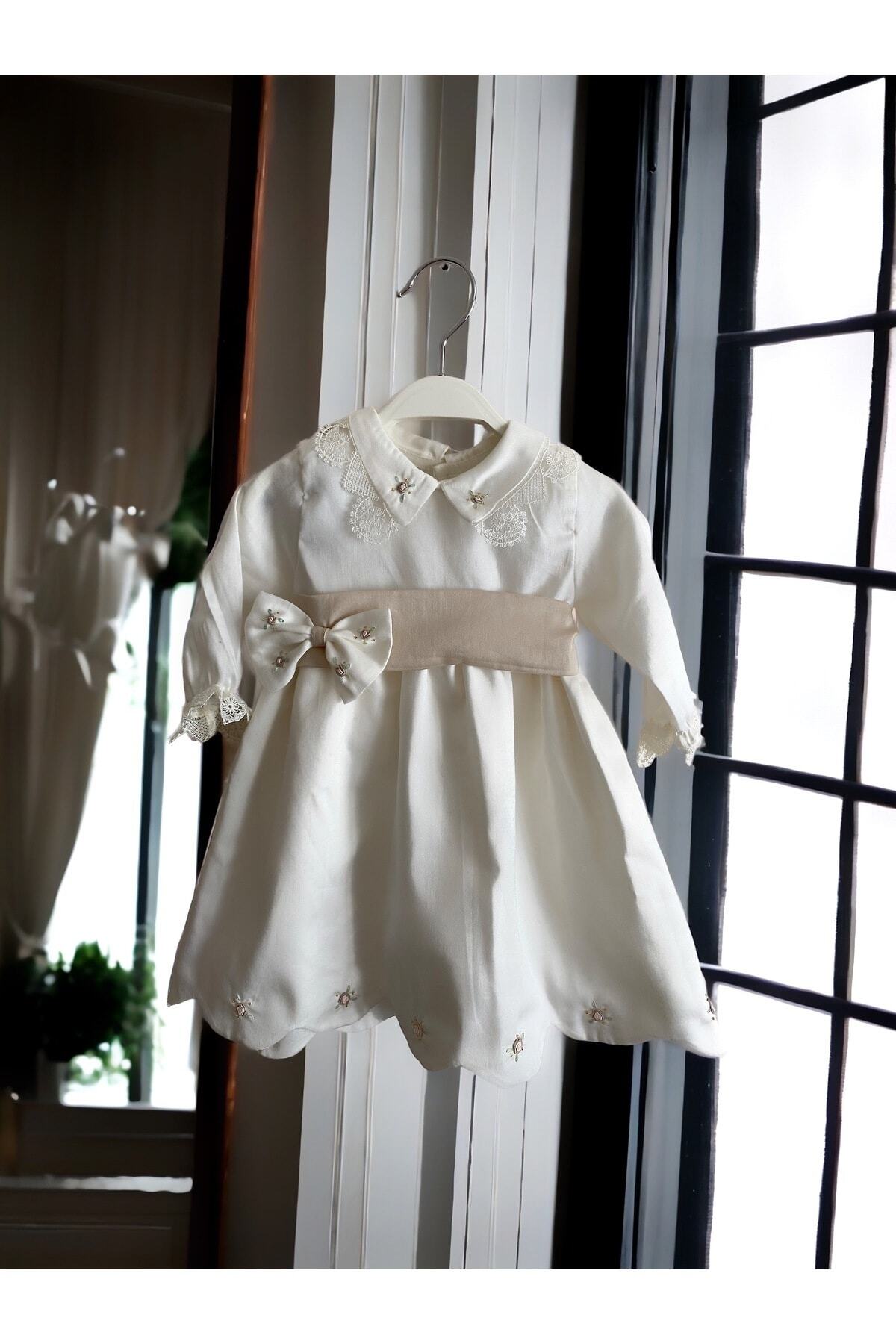 Mama Miel Baby Kız Bebek El İşlemesi Pamuk Saten Kumaştan Krem Renk Mevlit Elbisesi Bandanalı Takım fotoğrafı 6 (önizleme)