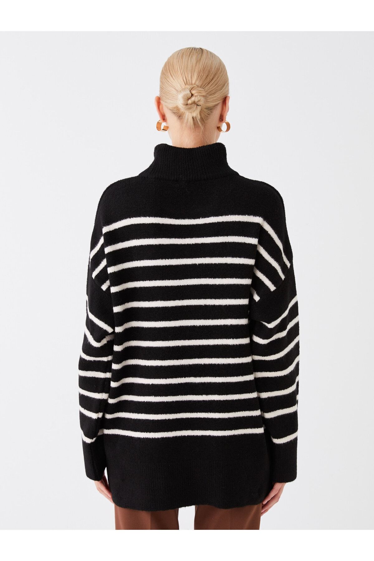 LC Waikiki-Turtleneck csíkos, hosszú ujjú oversize női kötött pulóver 5