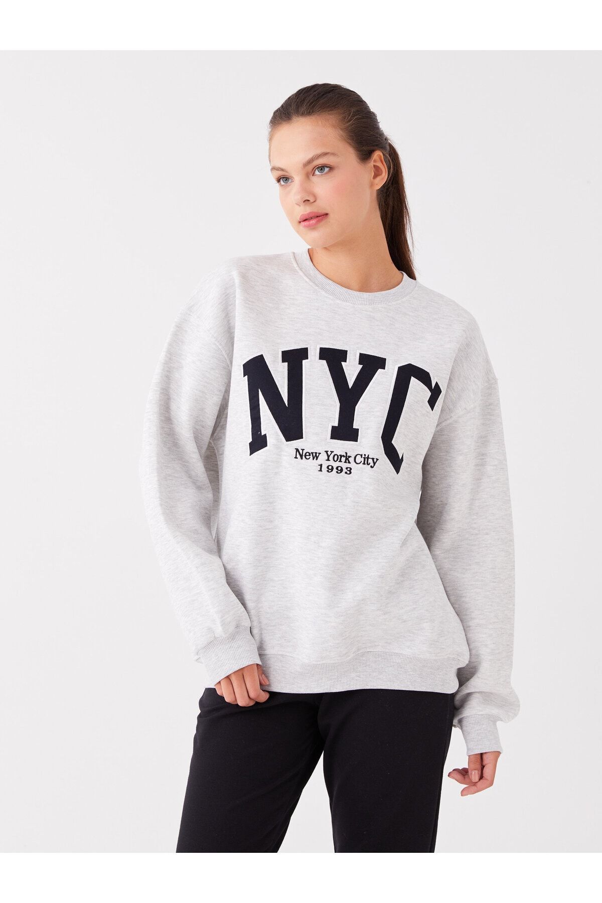 LC Waikiki Damska Bluza Oversize Z Długim Rękawem I Okrągłym Dekoltem, Haftowana Kobieta - XS/S