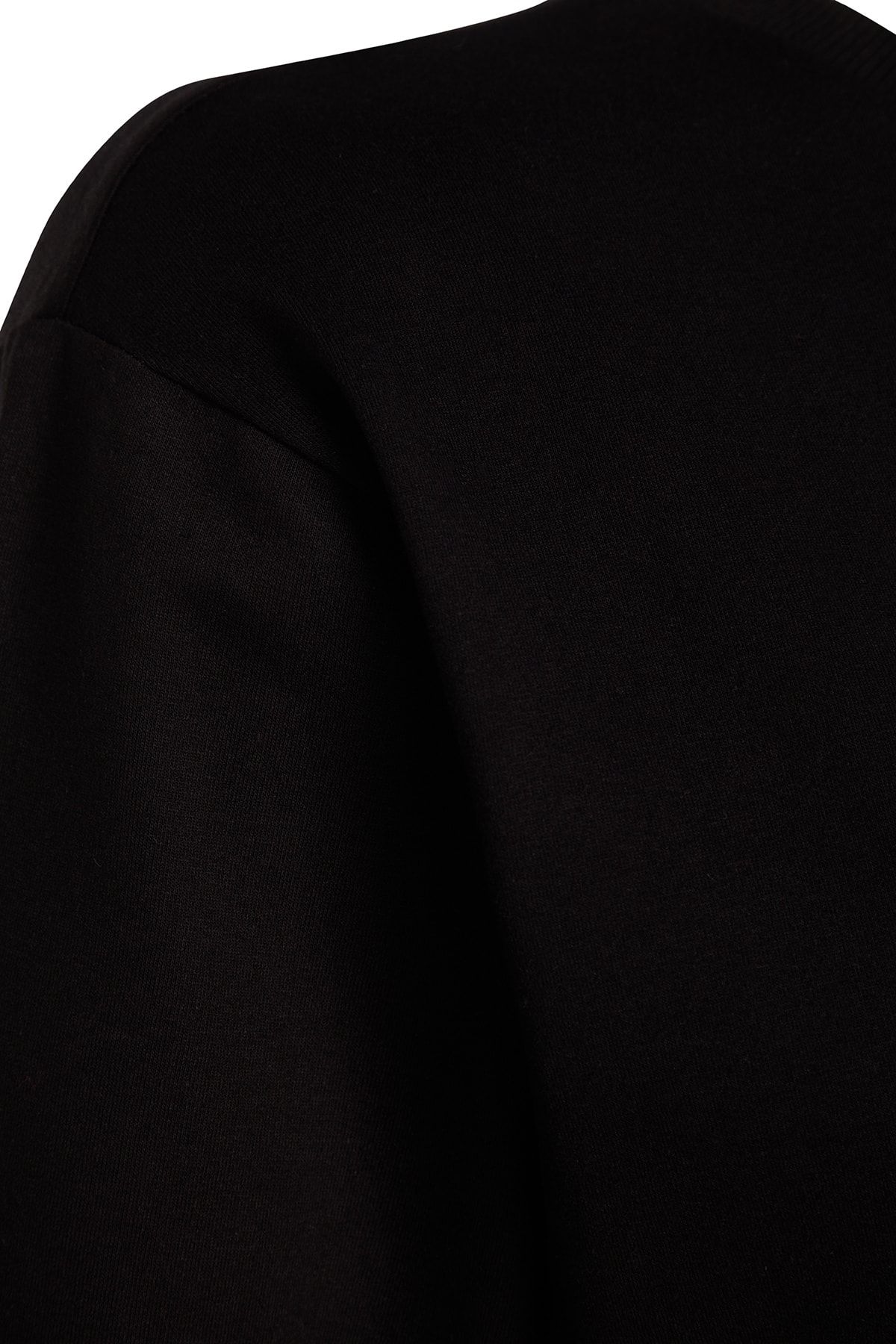 Trendyol Curve-Schwarzes, dünnes, detailliertes Strick-Sweatshirt mit Schlitz TBSSS22SW0173 7