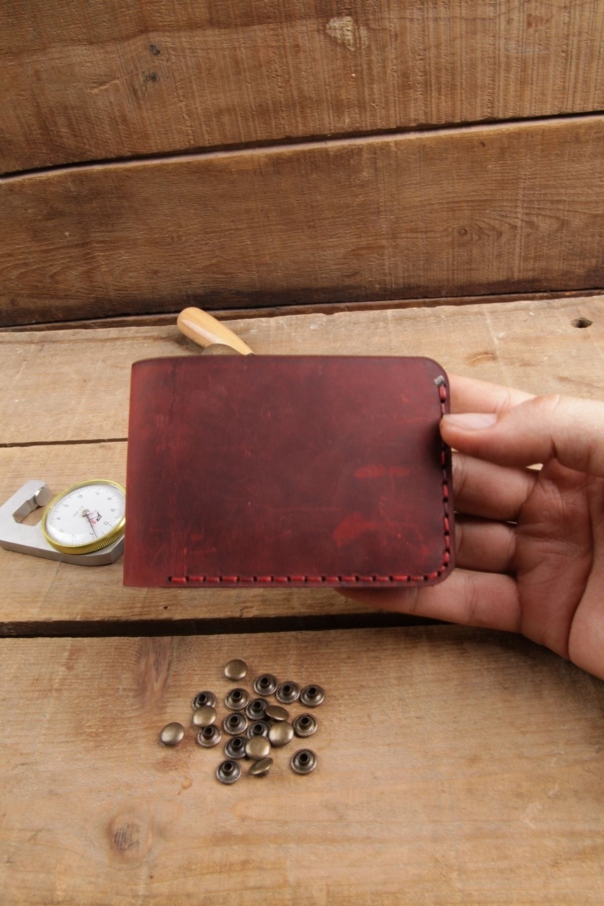 کیف پول مردانه چرم واقعی و 100 ٪ دست ساز قرمز کوچک New Coast Leather 1900's