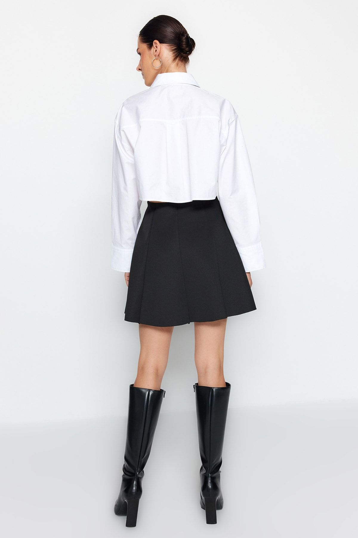 Trendyol Collection-Czarna mini spódniczka typu skater z dzianiny TWOAW24ET00215 5