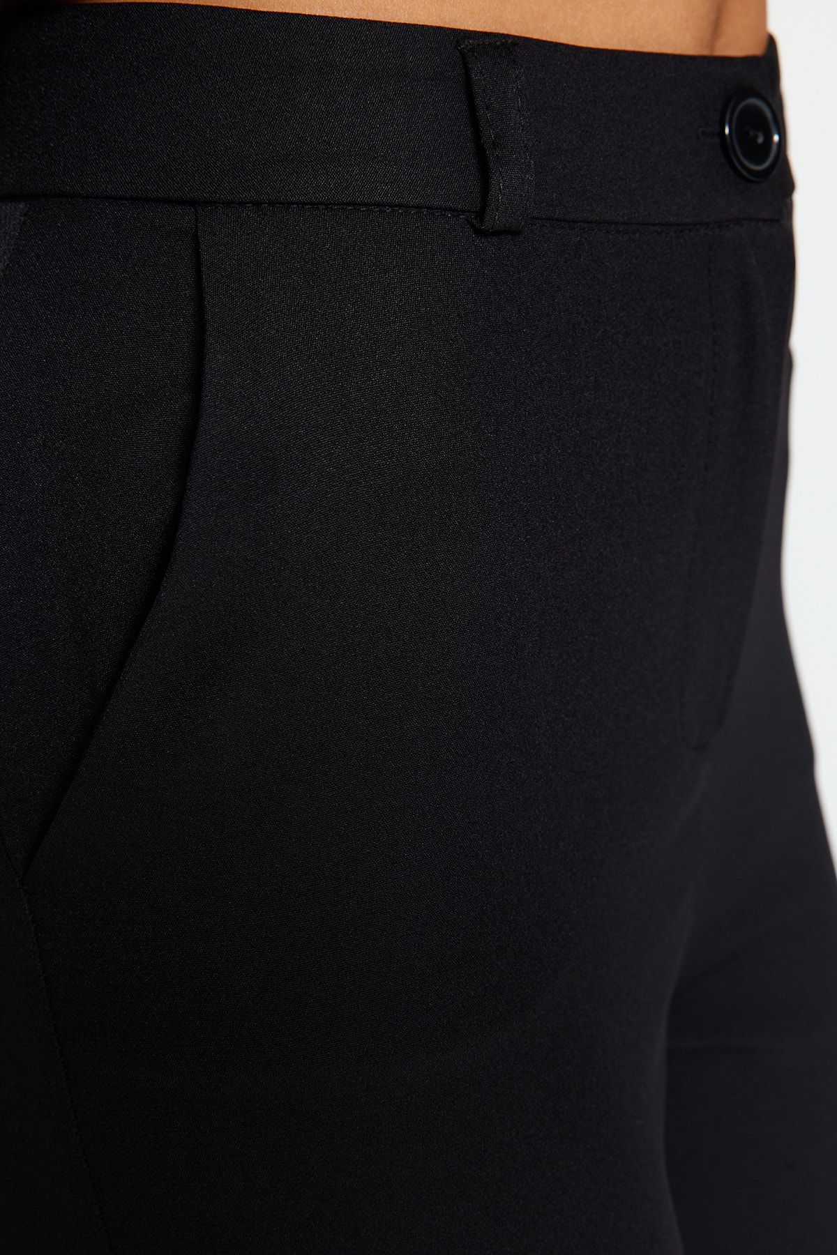 Trendyol Collection-Schwarze Basic-Zigarettenhose aus gewebtem Stoff mit schmalem Bein TWOSS19ST0038 10