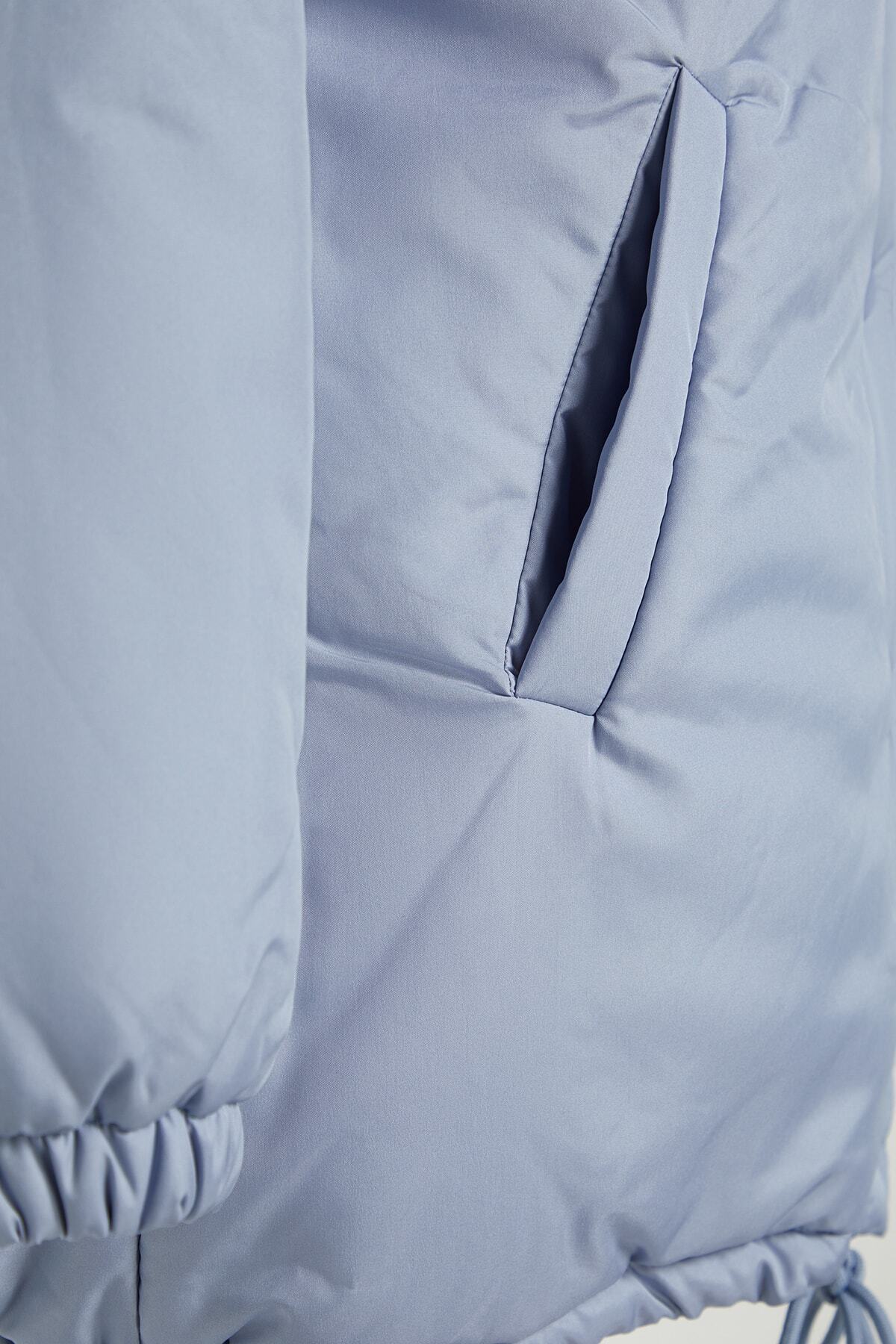Trendyol Collection-Wasserabweisender blauer Steppmantel – reguläre Passform TWOAW24MO00033 7