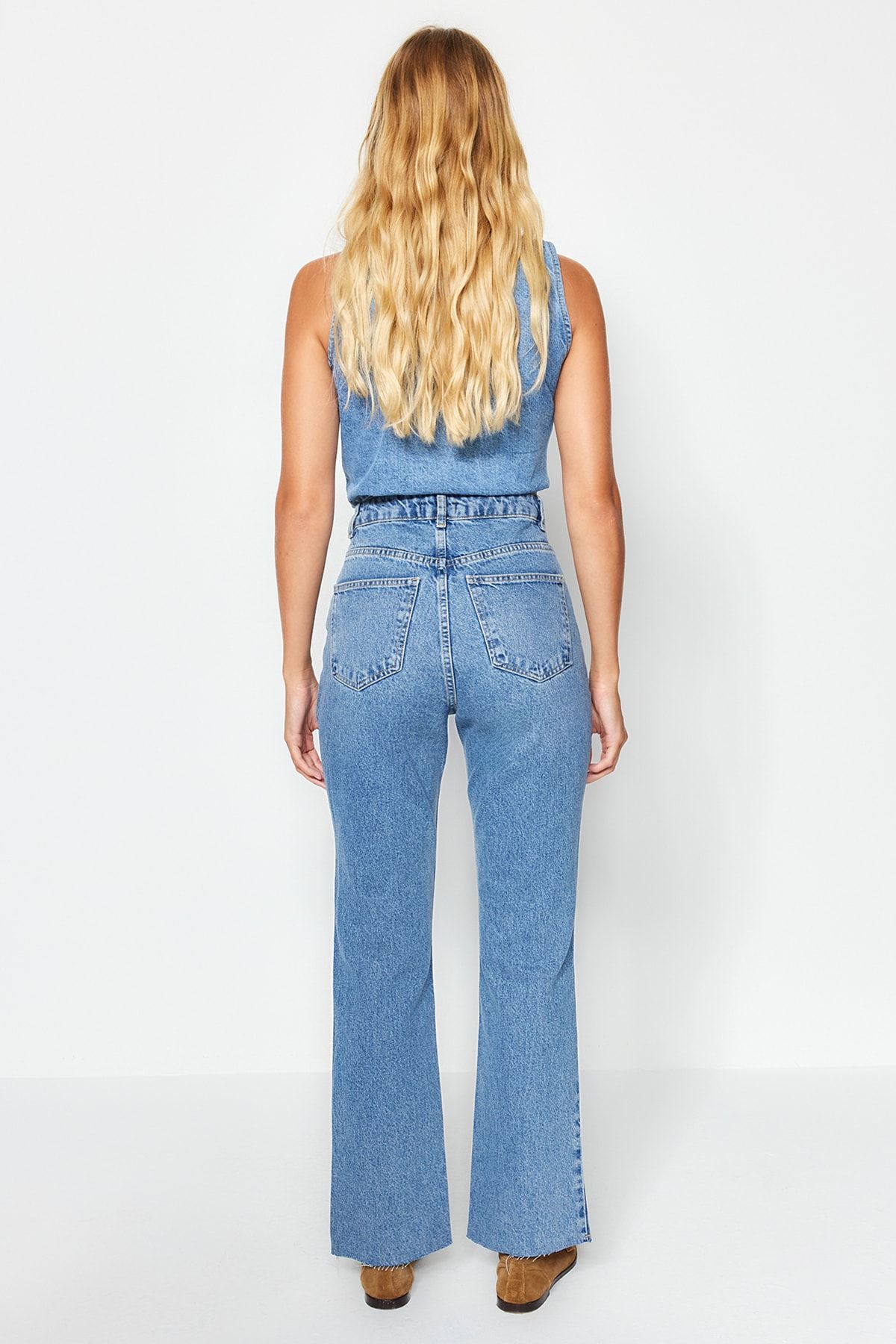 Trendyol Collection-Blaue gerade Jeans mit Schlitz und hoher Taille und Ziernähten TWOAW23JE00099 7