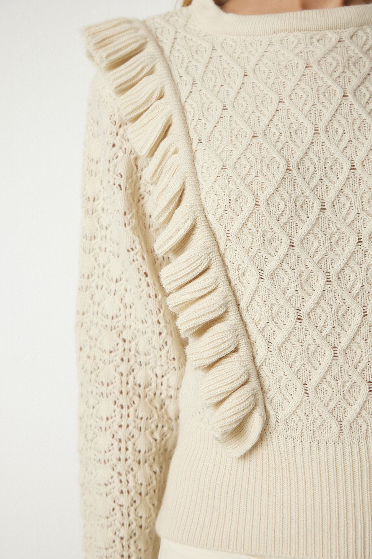 Happiness İstanbul-Cremefarbener Strickpullover mit Rüschendetail für Damen YY00169 5