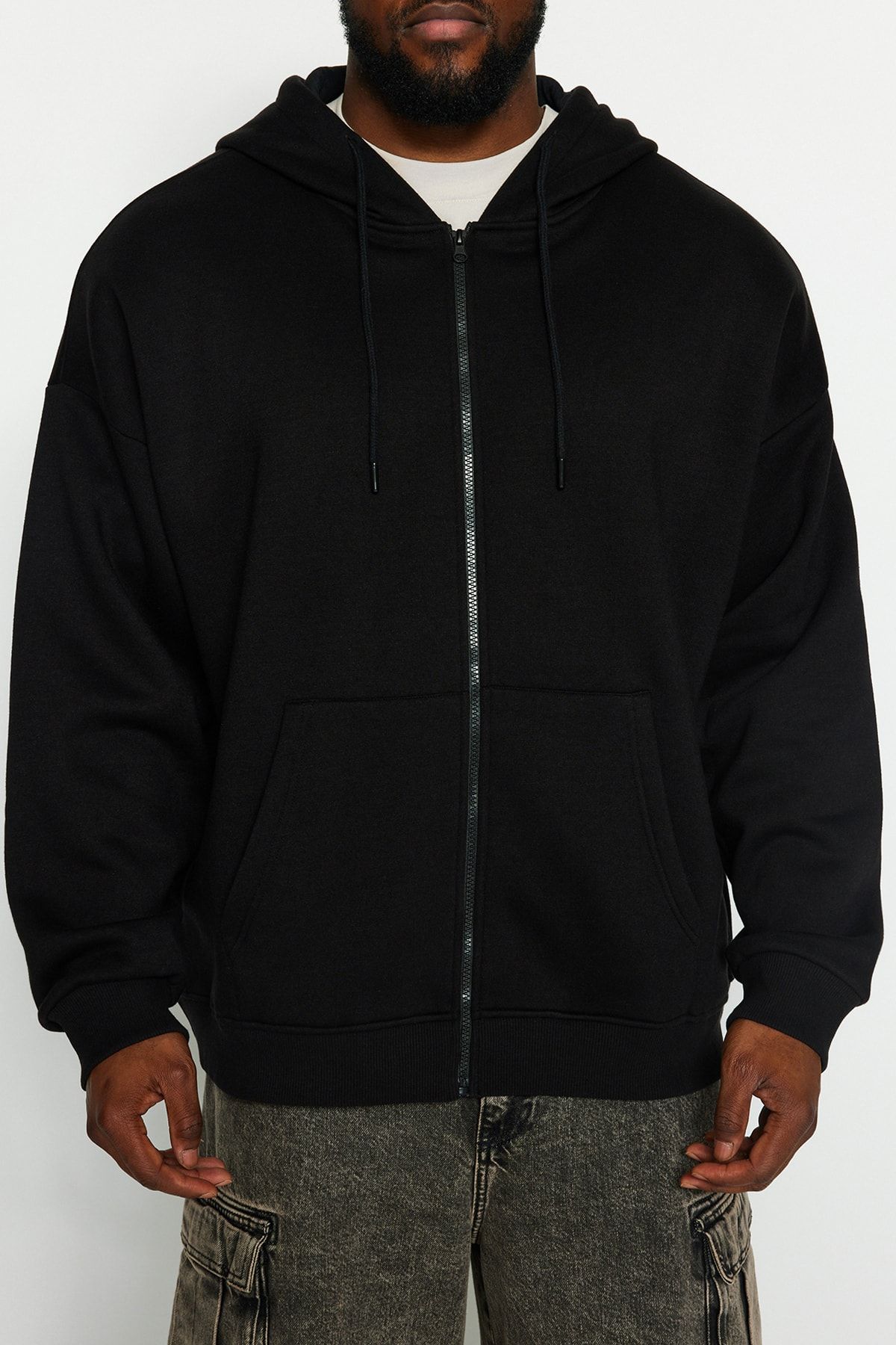 Trendyol Collection-Übergroßes schwarzes Sweatshirt mit Kapuze in Übergröße – TMNAW24AO00003 4