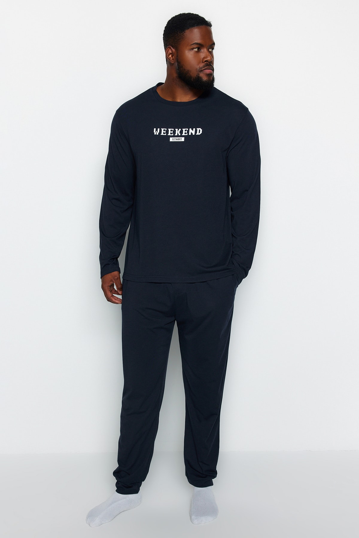Trendyolmilla Man Lacivert %100 Pamuk Regular Fit Baskılı Örme Büyük Beden Pijama Takımı TMNAW24AI00005