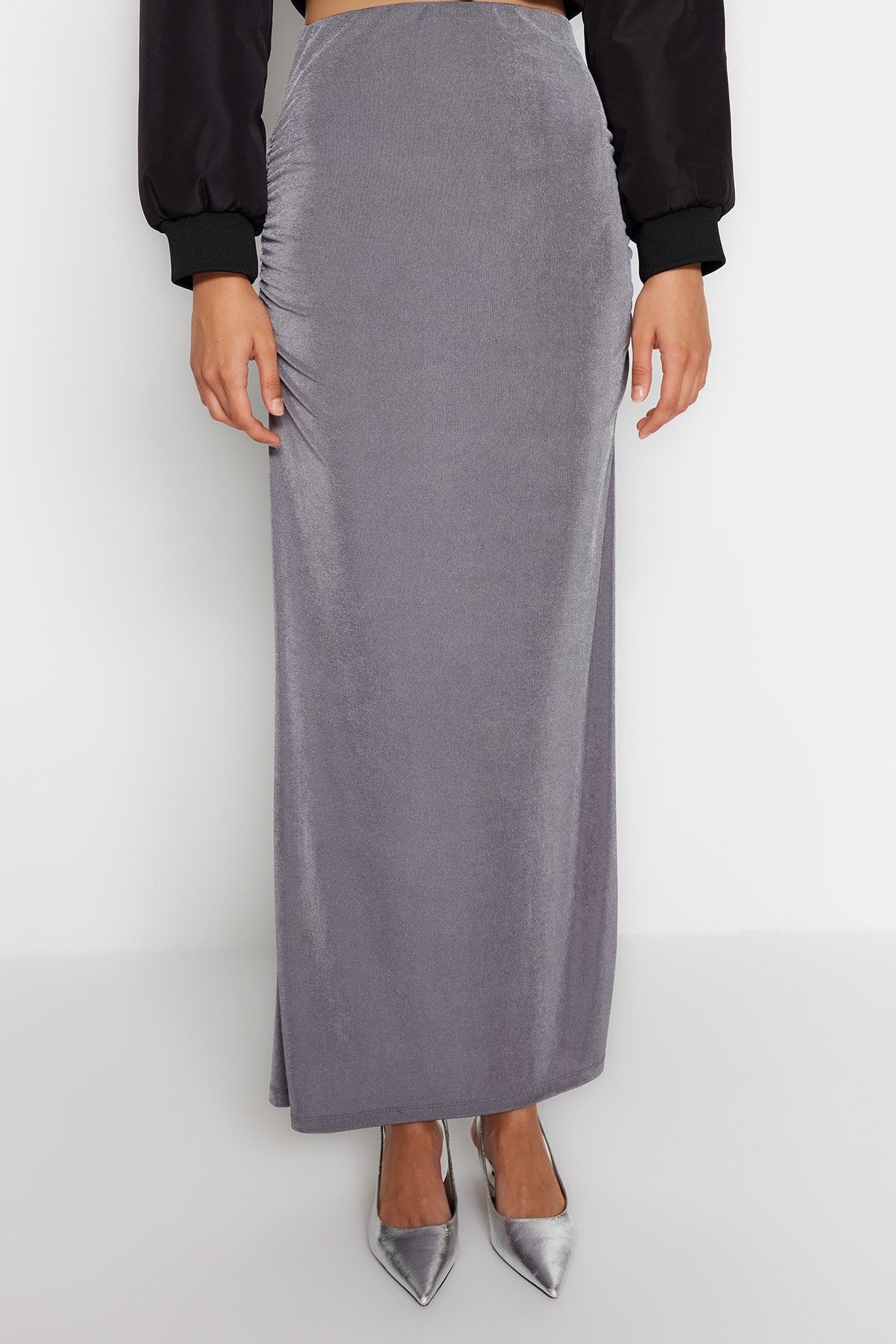 Trendyol Collection-Szara, drapowana spódnica maxi z błyszczącą powierzchnią i miękką fakturą TWOAW24ET00090 4