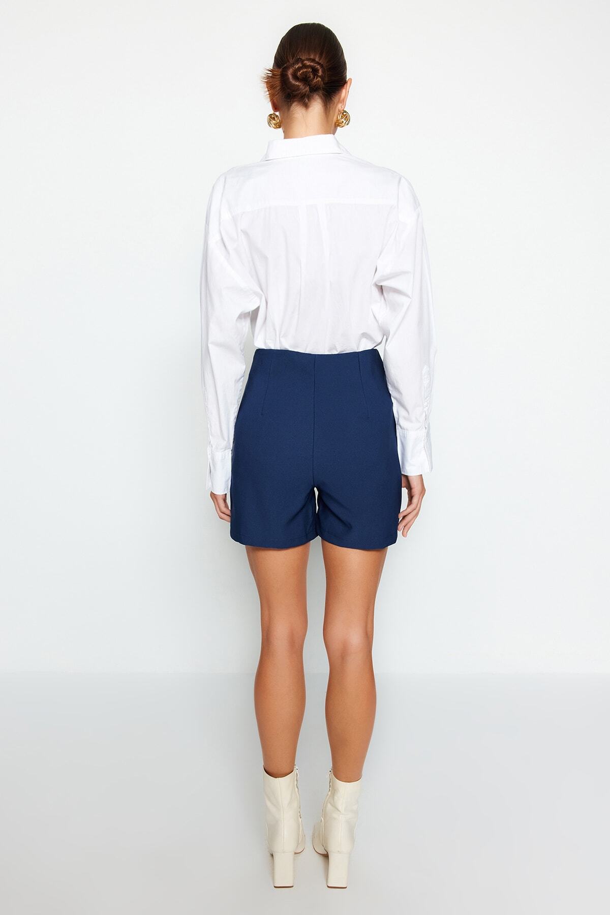 Trendyolmilla  Lacivert Düğme Detaylı Tüvit Dokuma Şort TWOAW24SR00001 - Görsel 6