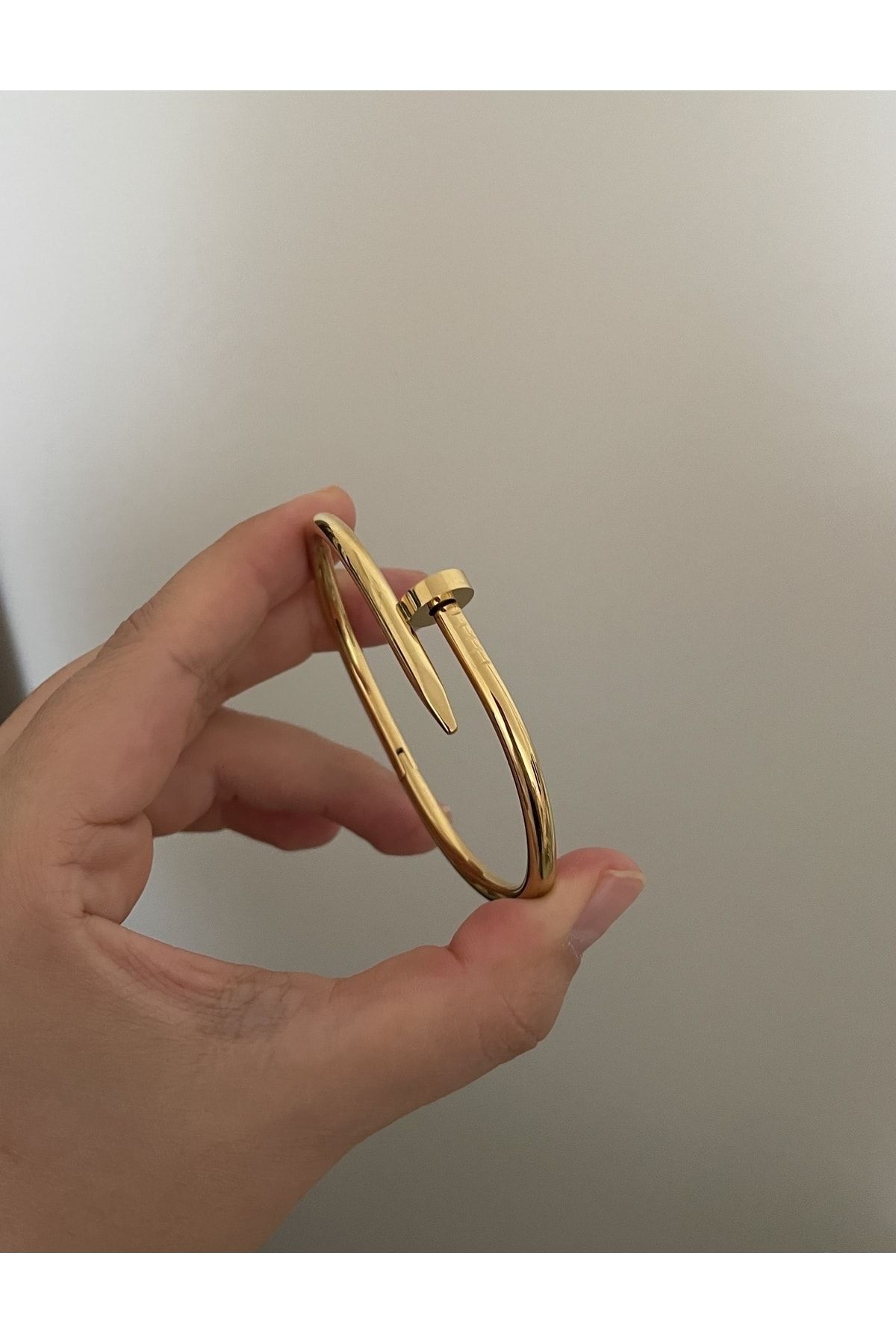 Cartier accessories shop