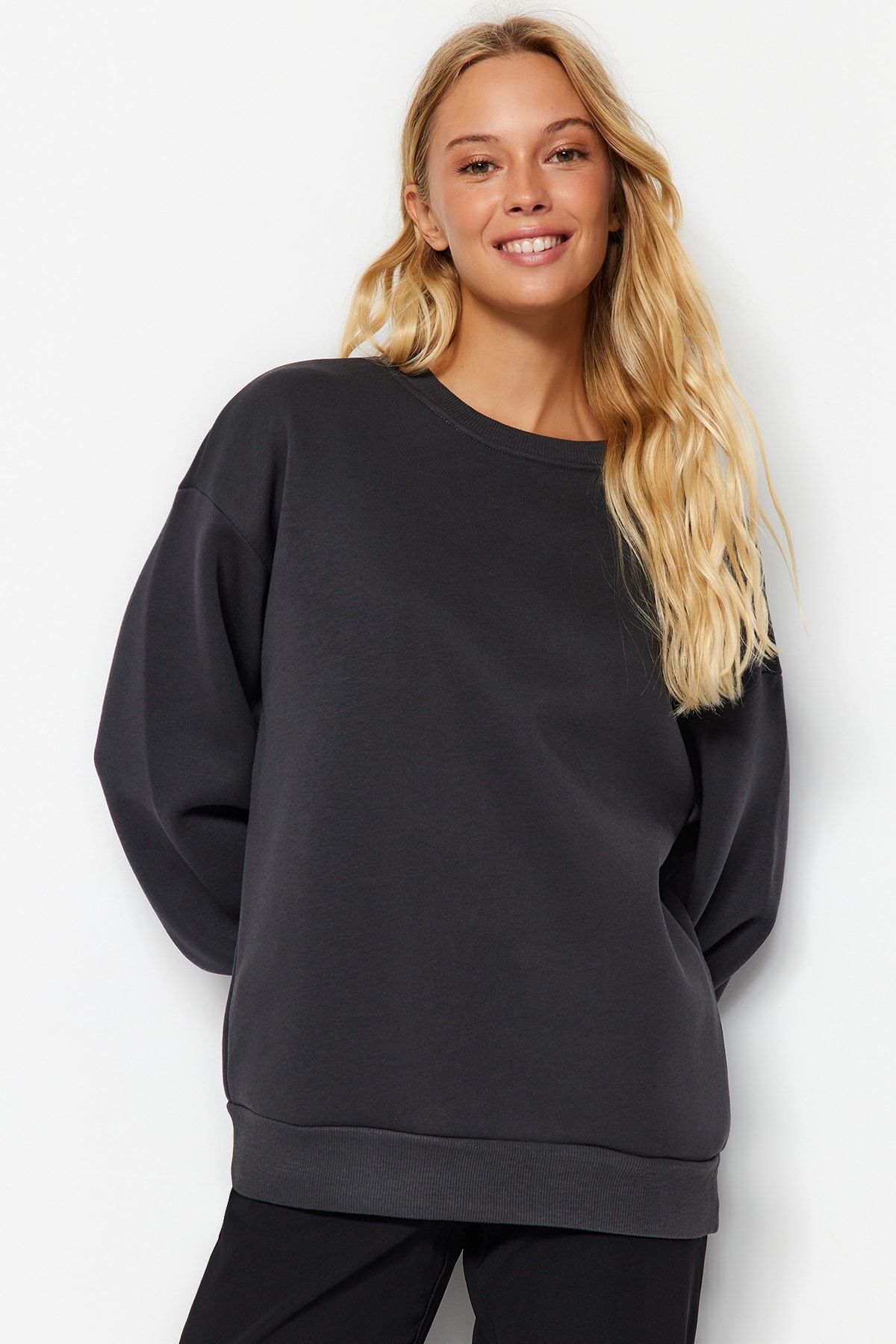  TRENDYOLM?LLA Antrasit Oversize/Rahat Kesim Basic Bisiklet Yaka Kal?n/?çi polarl? ?rme Sweatshirt