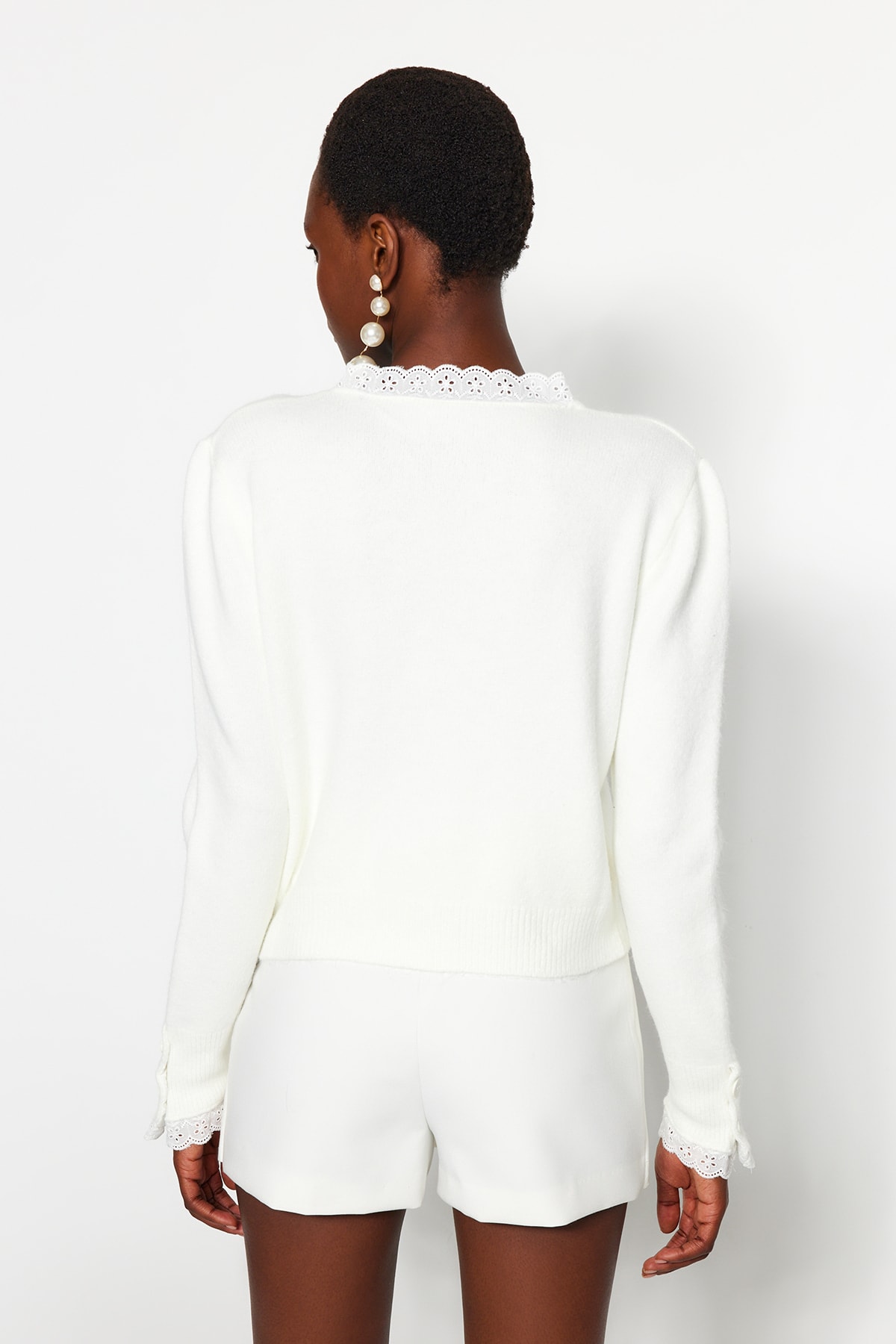 Trendyolmilla  Ekru Yumuşak Dokulu Dantel Detaylı Triko Hırka TWOAW24HI00131 - Görsel 5