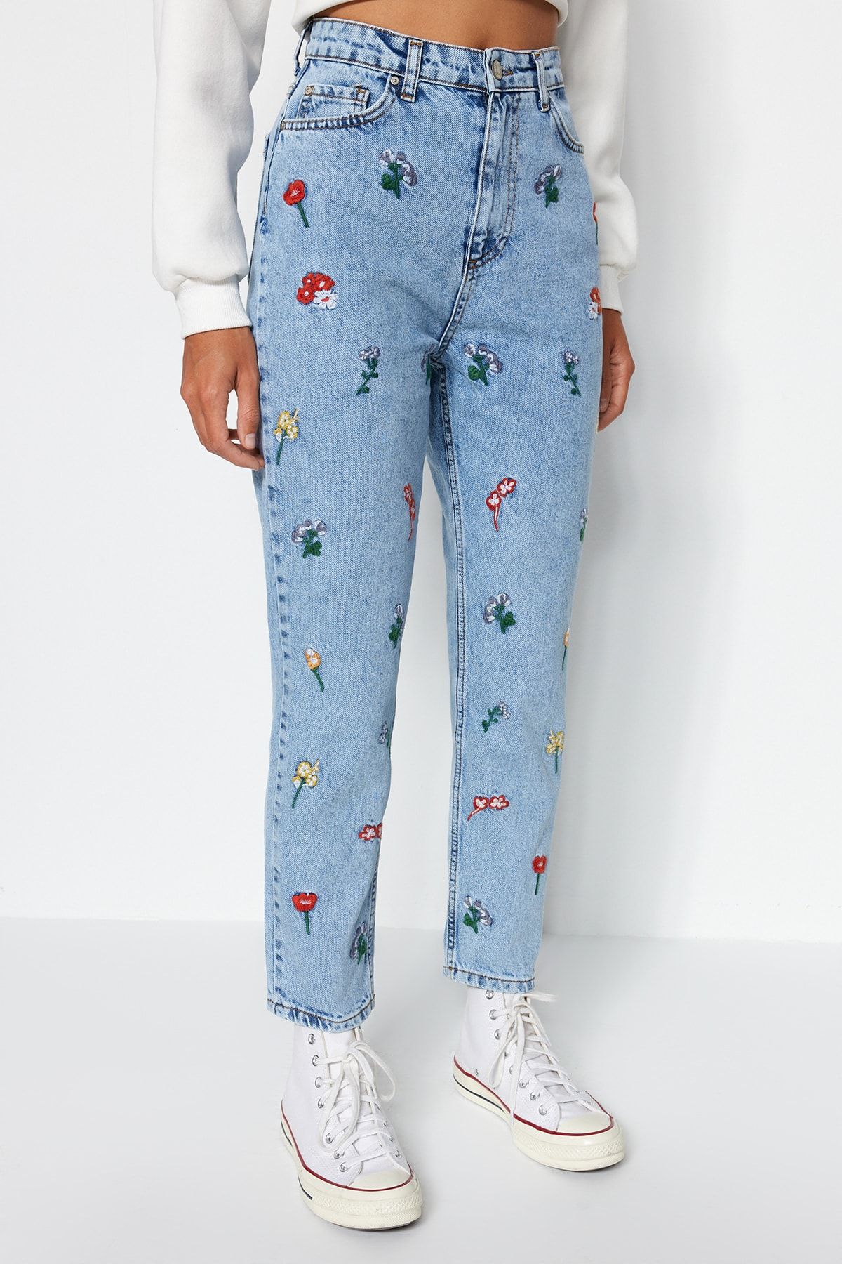 Trendyol Collection-Blue Embroidered High Waist Mom Jeans TWOSS21JE0591 5