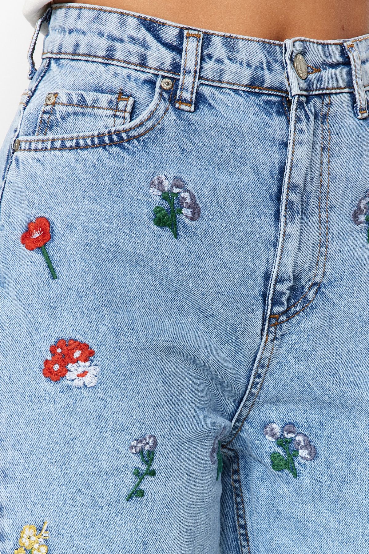 Trendyol Collection-Blue Embroidered High Waist Mom Jeans TWOSS21JE0591 6