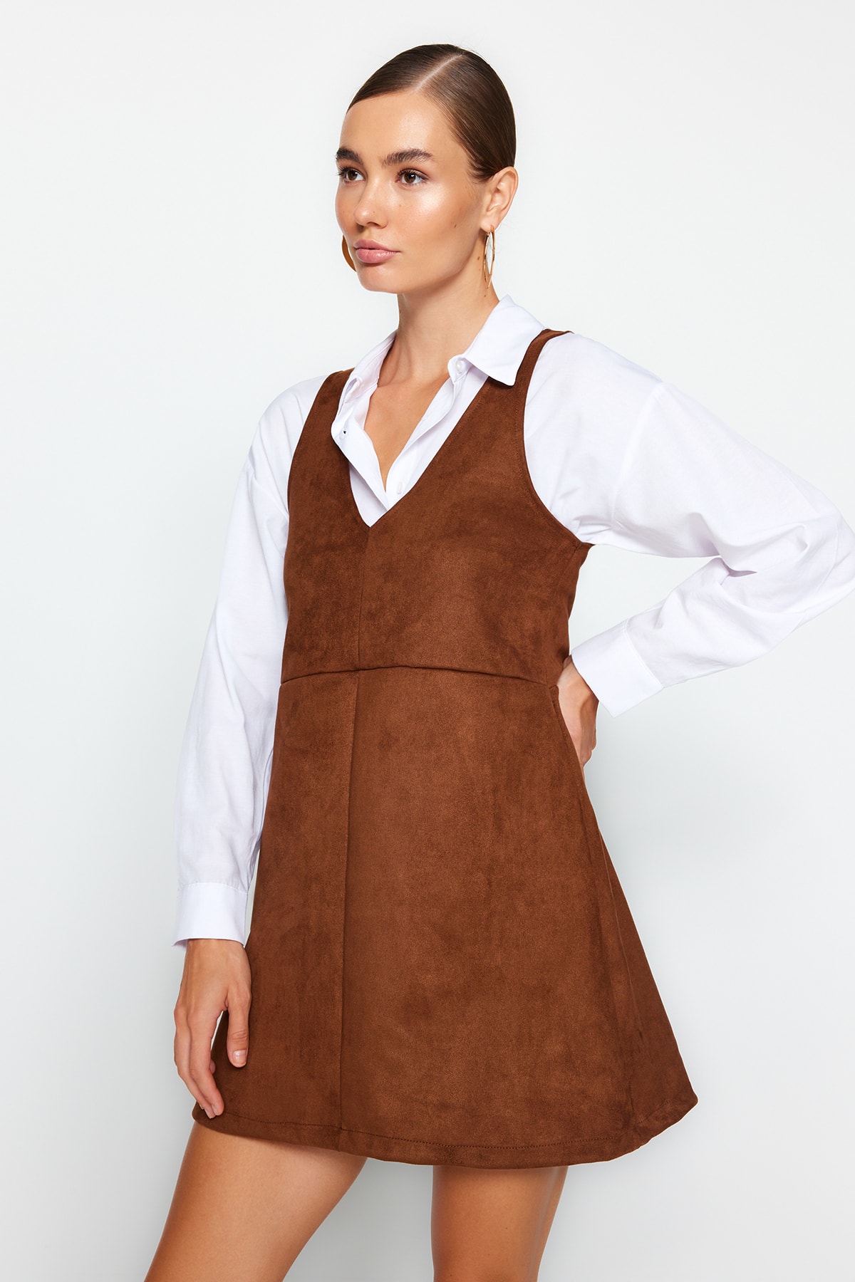 Trendyol Collection Καφέ Μίνι πλεκτό φόρεμα Gilet Suede με V λαιμόκοψη TWOAW24EL00543