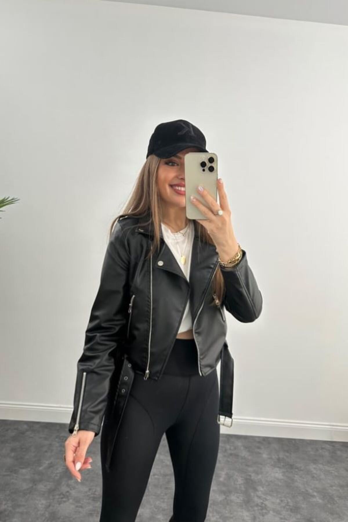 VESS MODA  Kadın Siyah Fermuar ve Kemer Detaylı Deri Ceket - Görsel 2