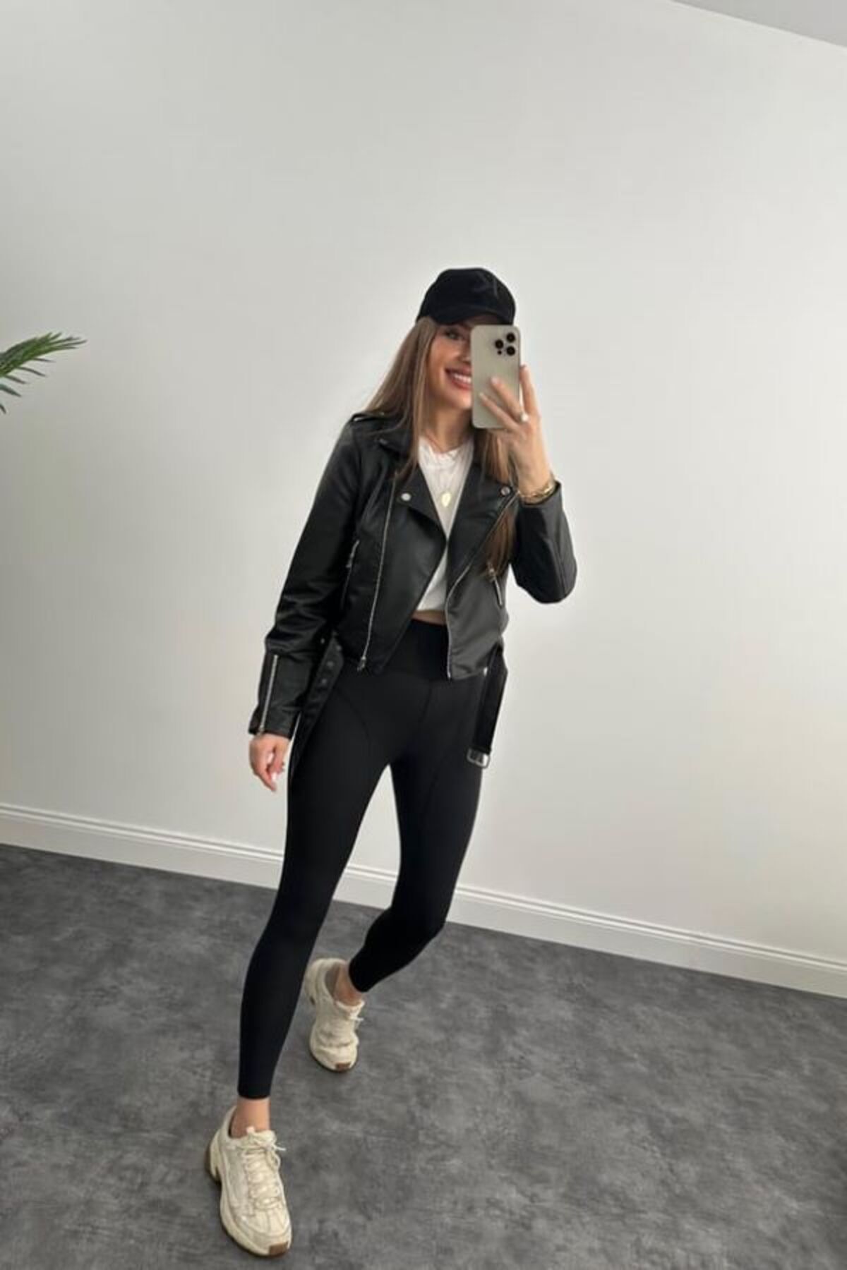 VESS MODA  Kadın Siyah Fermuar ve Kemer Detaylı Deri Ceket - Görsel 3