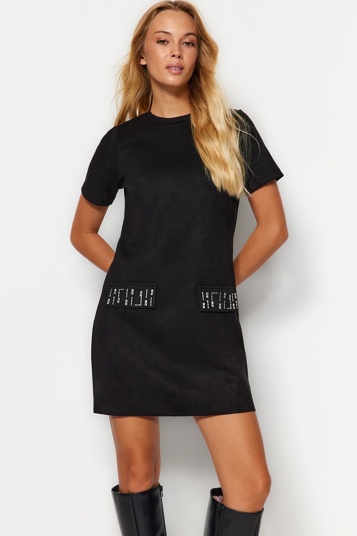 Trendyol Collection-Rochie neagră tricotată mini din piele de căprioară cu detaliu de piatră, cu decolteu rotund TWOAW24EL00523 3