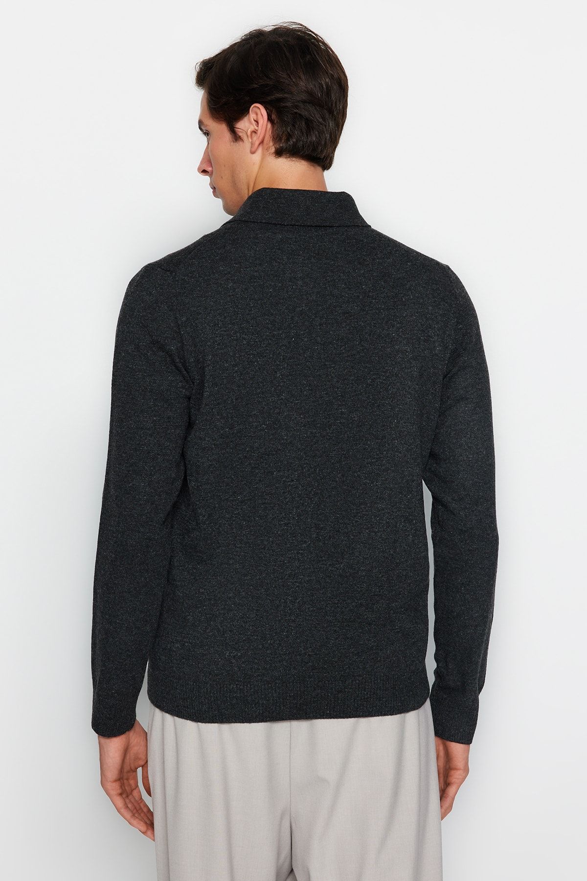 Trendyol Collection-Anthrazitfarbener Slim-Fit-Strickpullover mit Polokragen – Wolle, Knopfleiste TMNAW23KZ00238 6