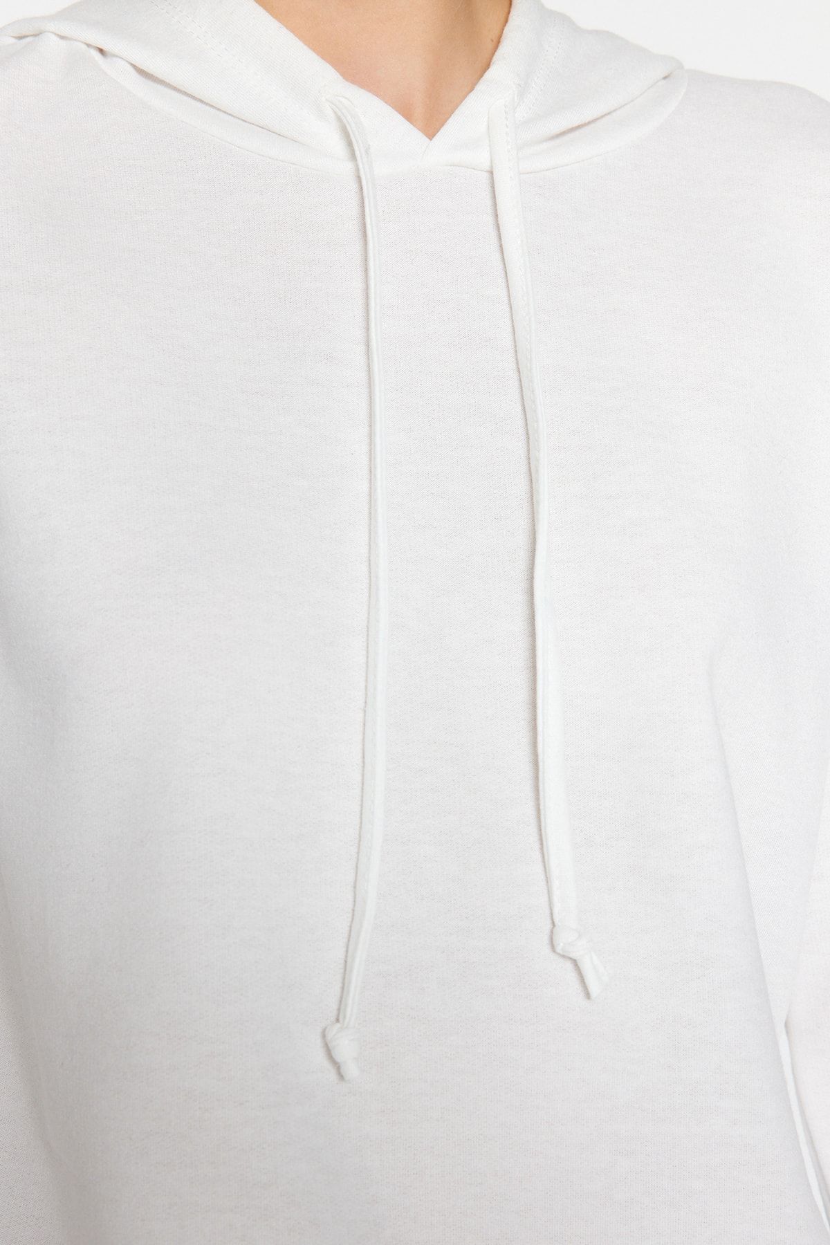 Trendyol Collection-Базовий світшот з капюшоном екрю TWOAW20SW0059 з тонким ормом TWOAW20SW0059 4