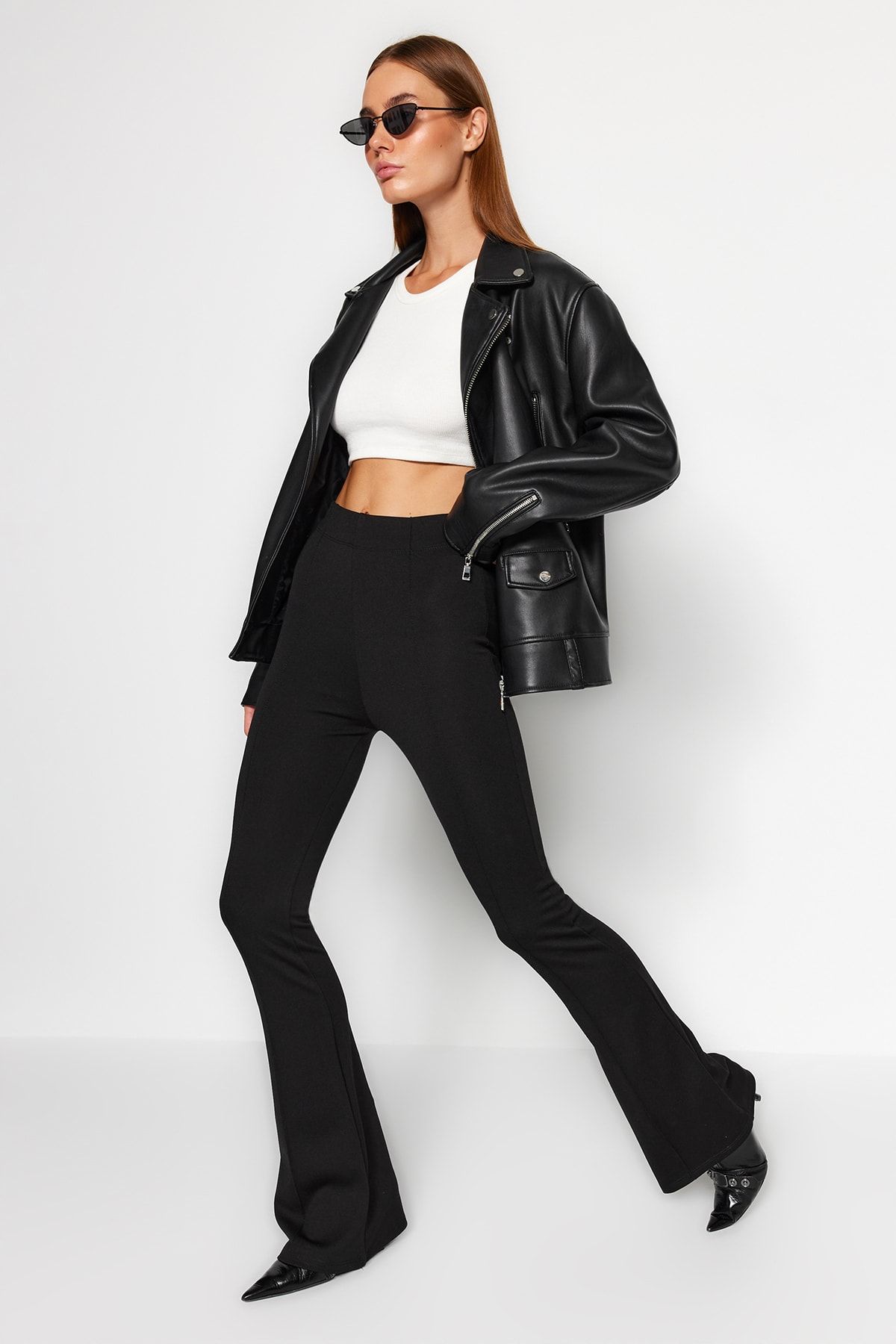 Trendyol Collection-Schwarze Strick-Leggings mit elastischem Bund und geripptem Schlag/Spanisches Bein mit hoher Taille TWOAW22PL0107 4