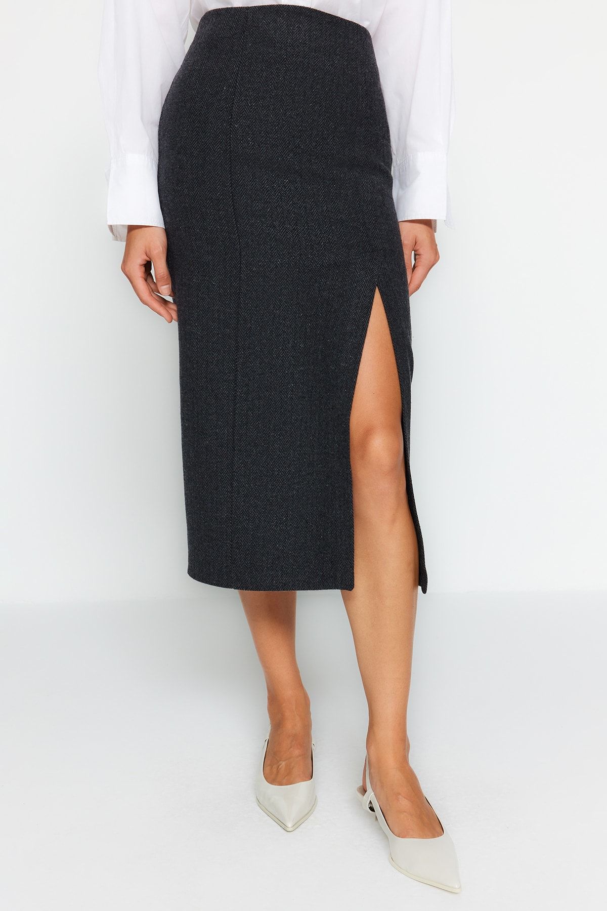Trendyol Collection-Czarna spódnica midi z rozcięciem i szczegółową tkaną tkaniną Stash TWOAW24ET00231 5