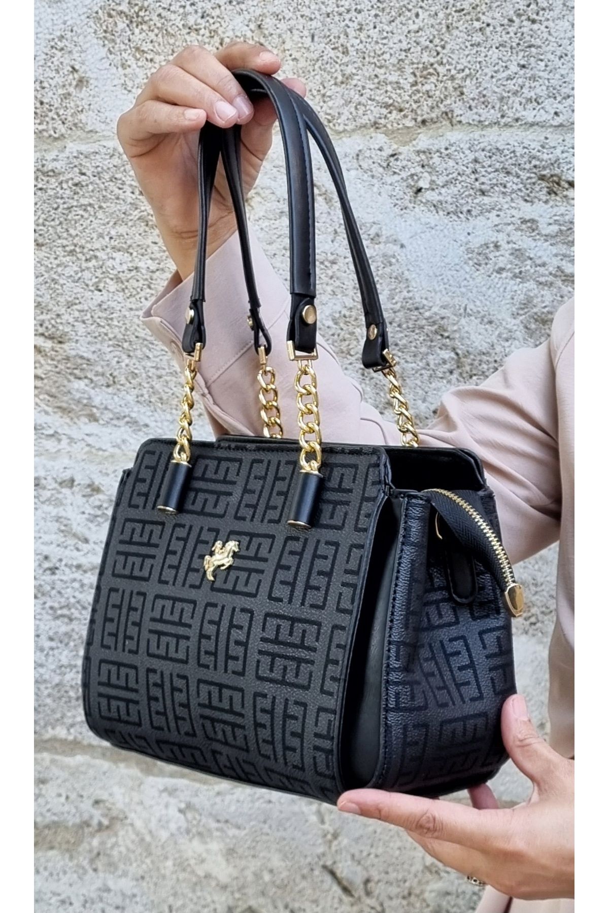 Fendi kan deals i monogram