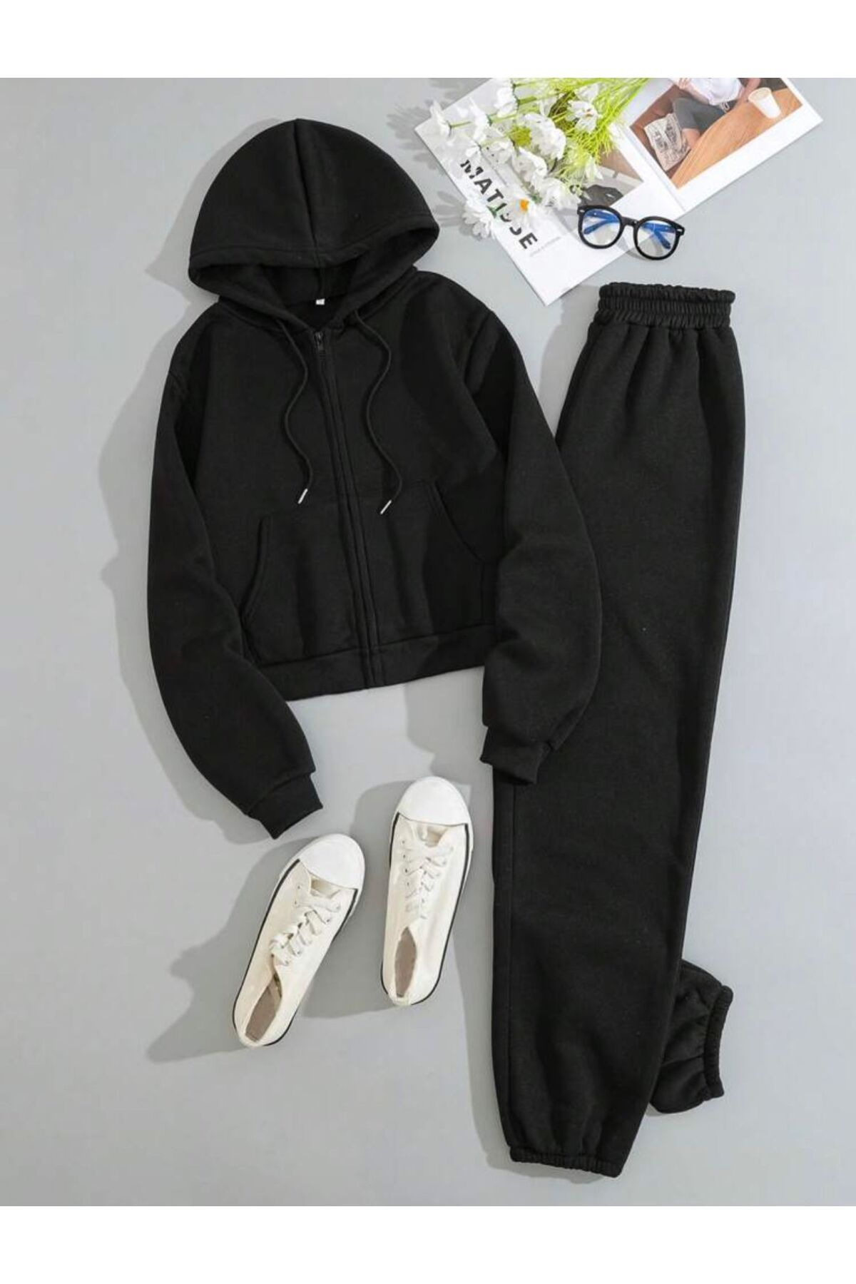 Sweatshirt and shop sweatpants outfit