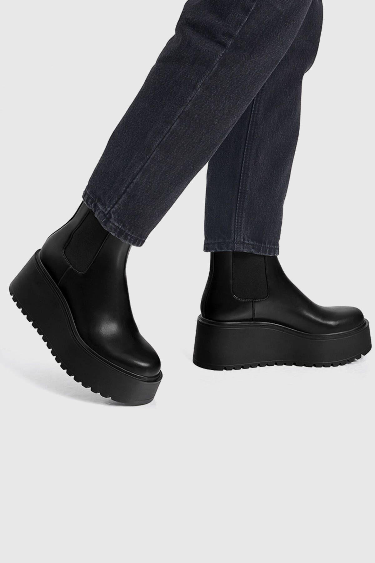 Pull and bear platform bot store