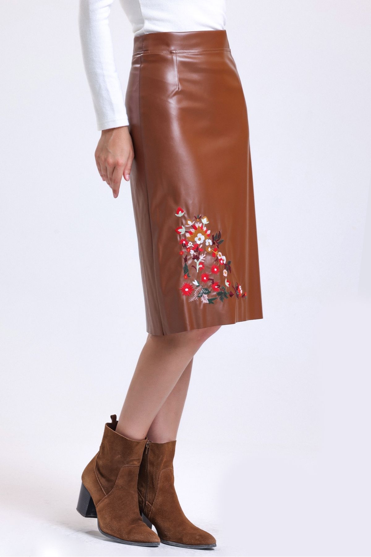 MD trend Women s Tan Floral Embroidered Leather Pencil Skirt with