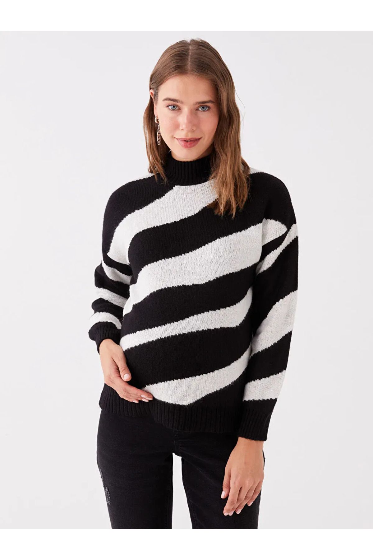 LC Waikiki-LCWAIKIKI Maternity Half Turtleneck Patterned Long Sleeve Maternity Knitwear Sweater 2