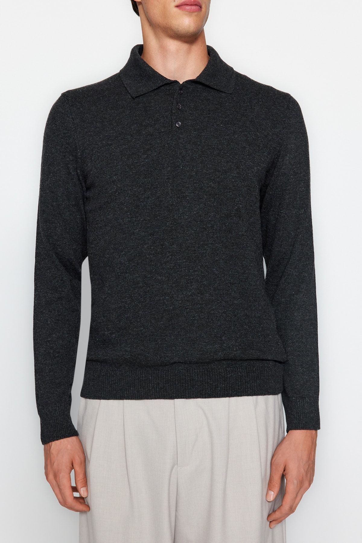 Trendyol Collection-Anthrazitfarbener Slim-Fit-Strickpullover mit Polokragen – Wolle, Knopfleiste TMNAW23KZ00238 5