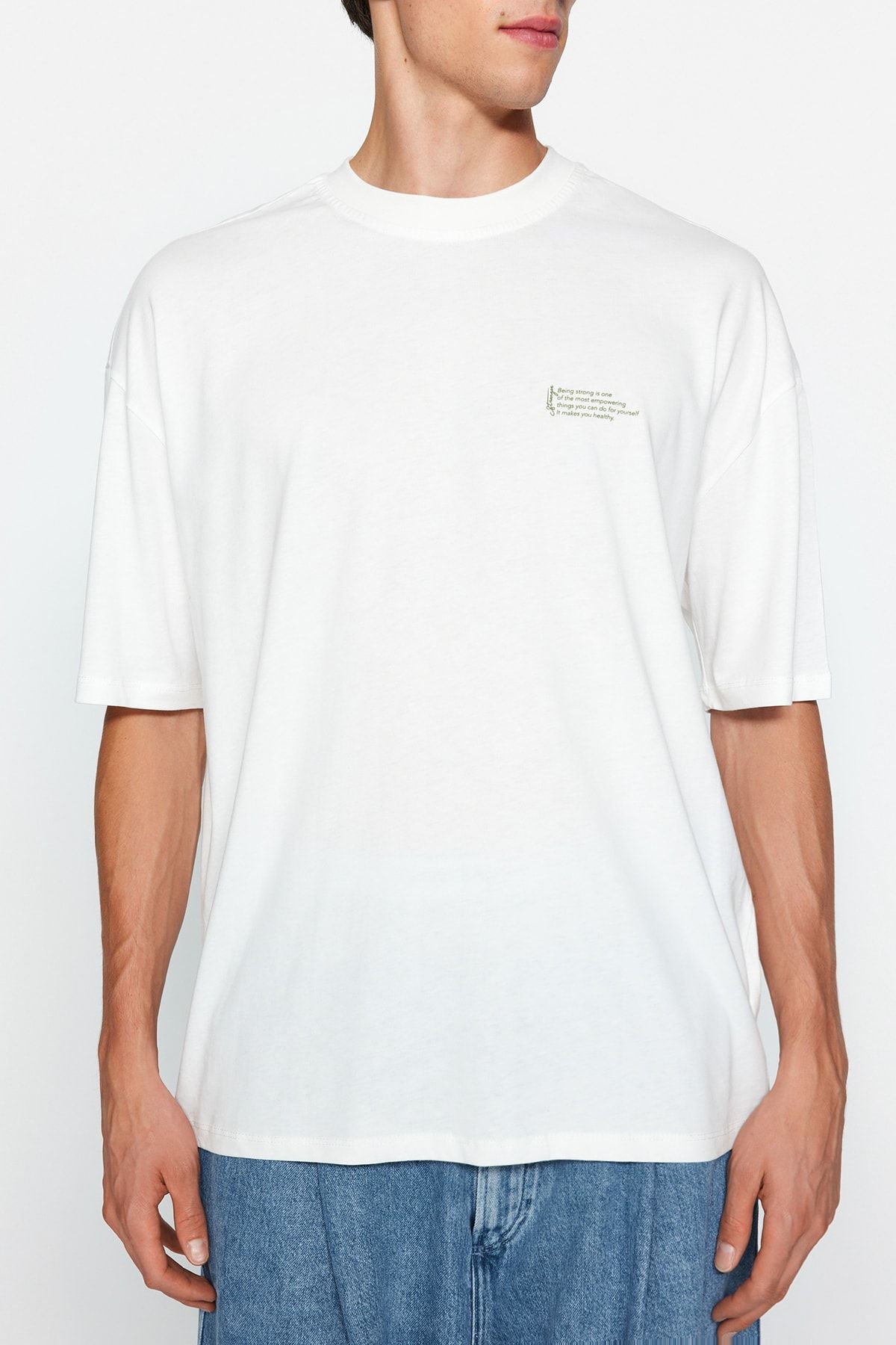 Trendyol Collection-Oversize bavlněné tričko Ecru – tištěný minimální text TMNSS23TS00084 4